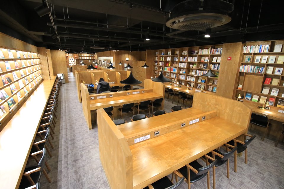 커피랑도서관 제천강제점