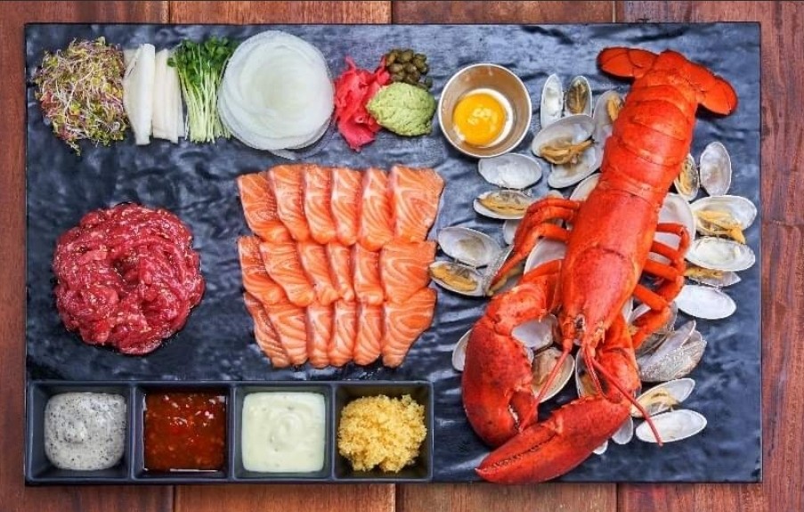 김천재의육회반한연어 신논현본점