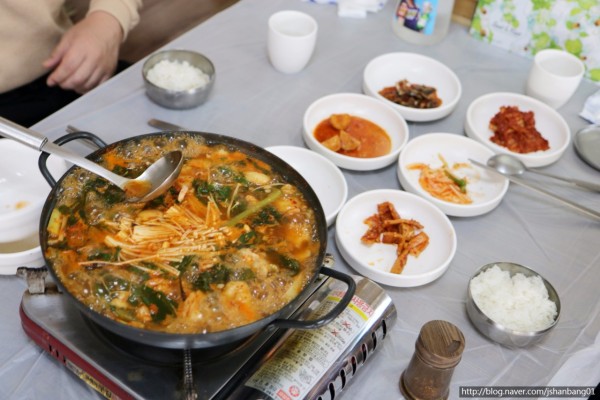 산유화