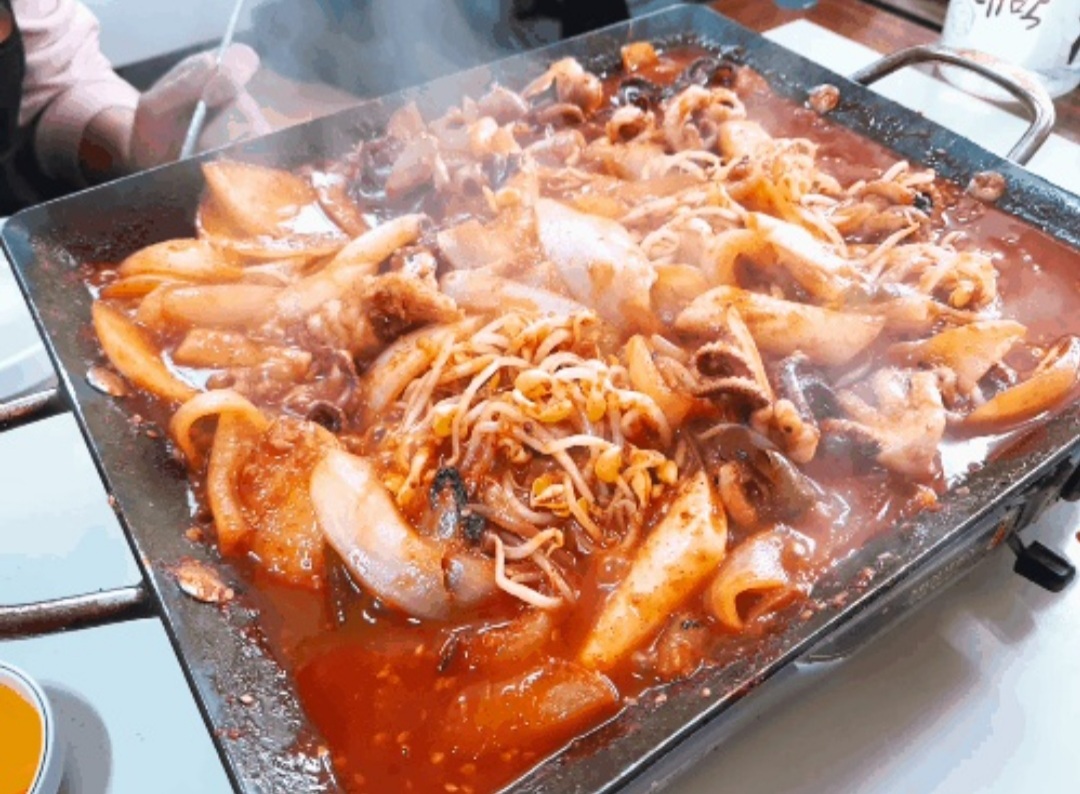 공주얼큰이칼국수쭈꾸미족발 신성점