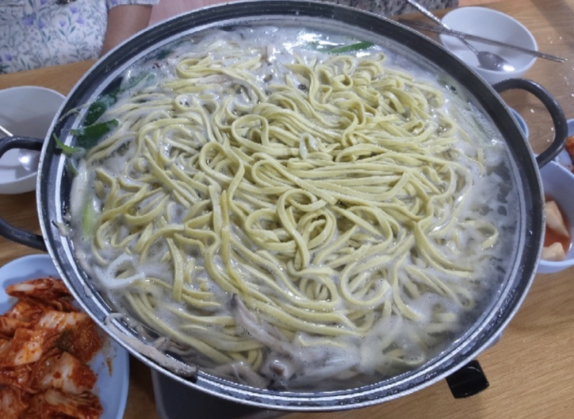 삿갓봉뽕잎해물칼국수