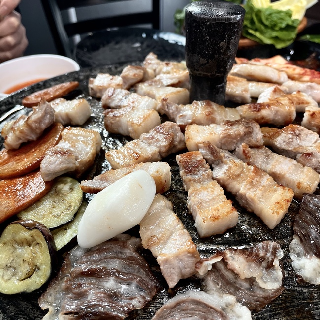 부뚜막솥뚜껑생삼겹살 묵현점