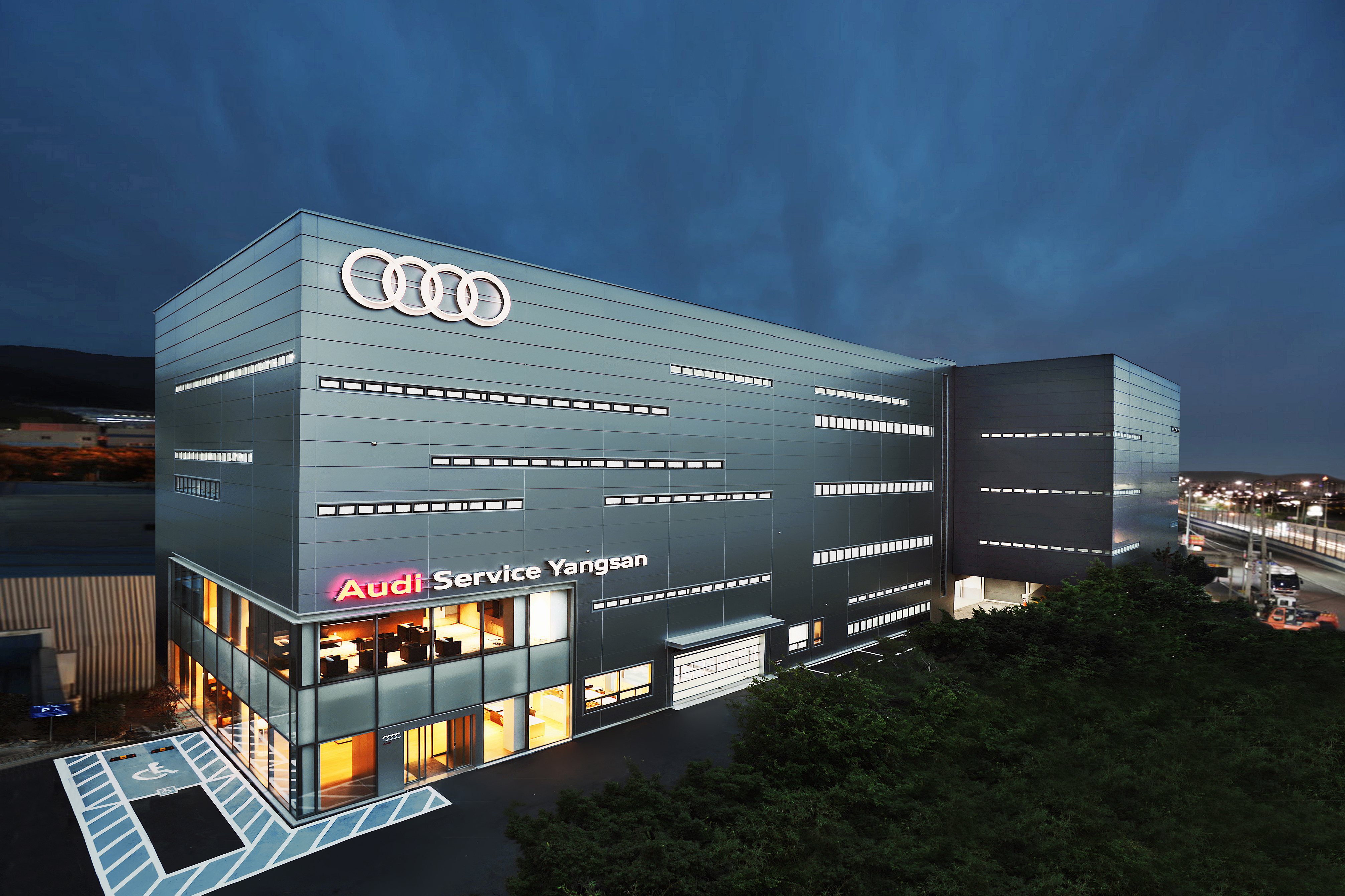 아이언오토 아우디 인증중고차 양산전시장 대표 이미지