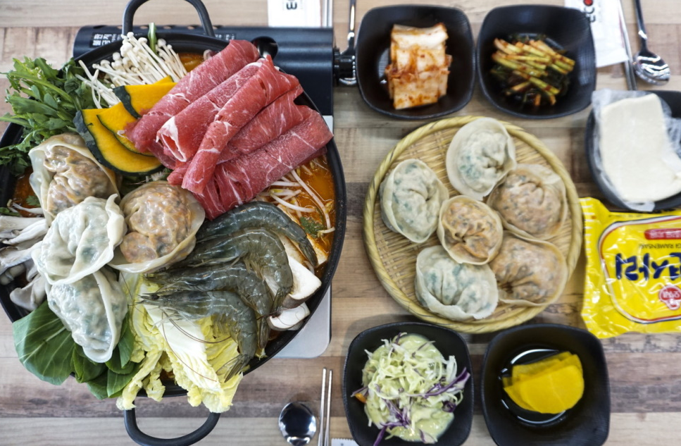 오미오미 수제만두전골&칡냉면 소노벨 본점