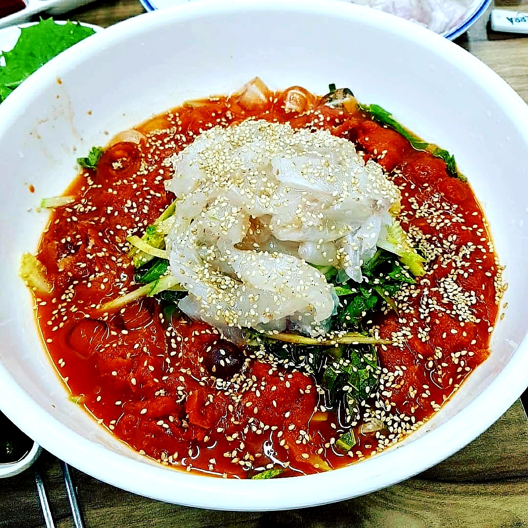 해품가 바다를 품은 횟집
