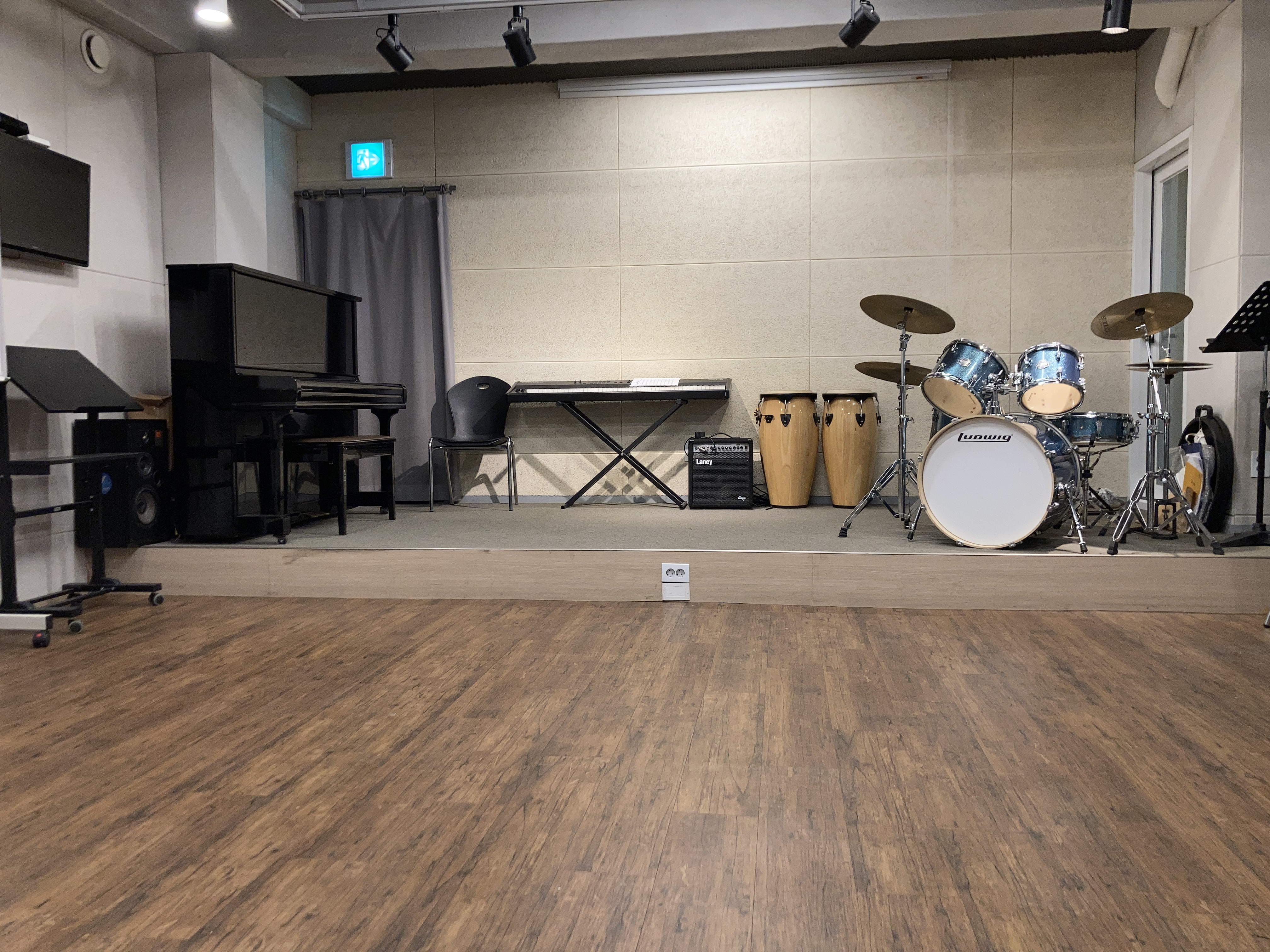 4번째 스튜디오 사진