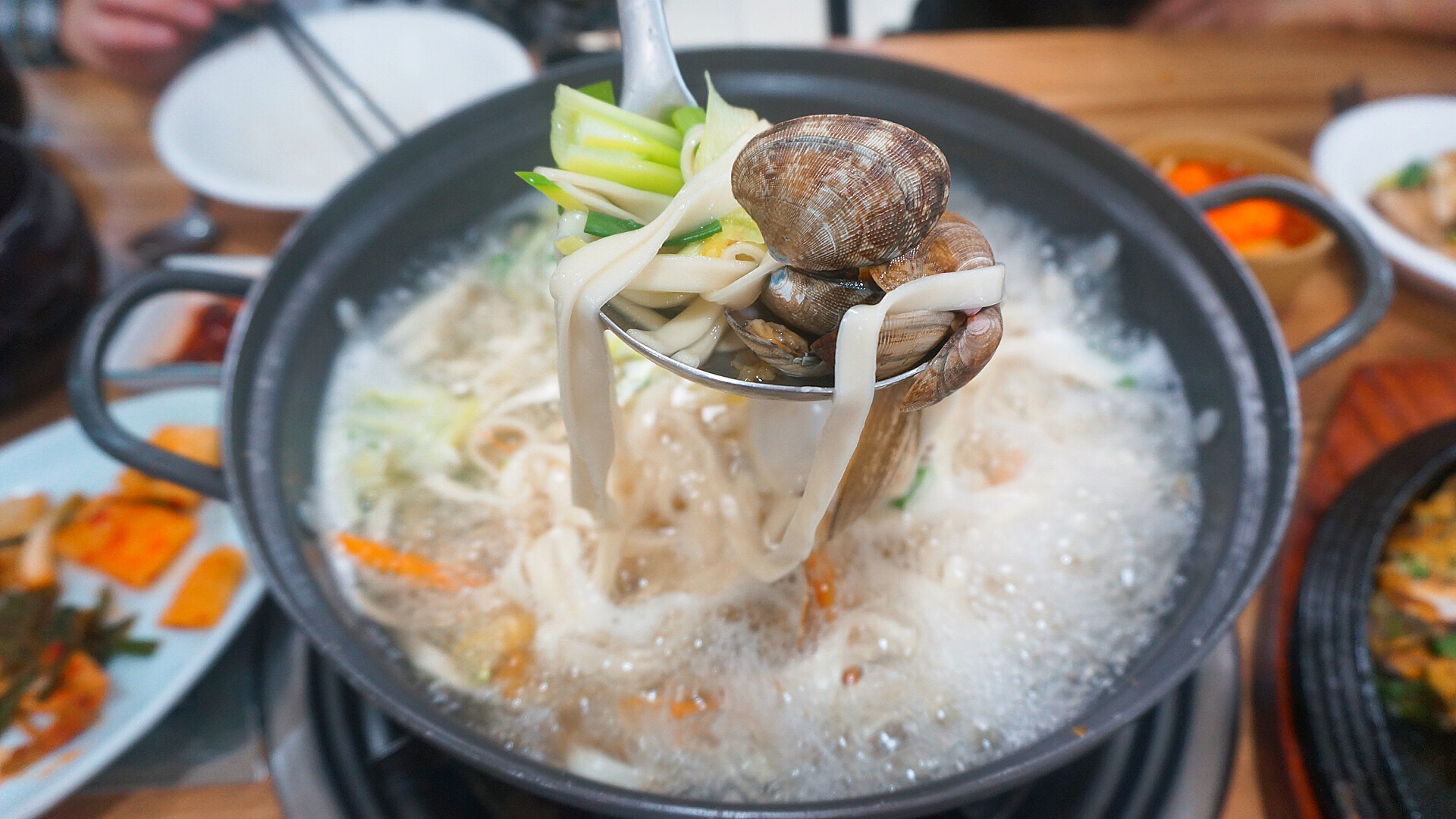 우리밀 바지락 칼국수