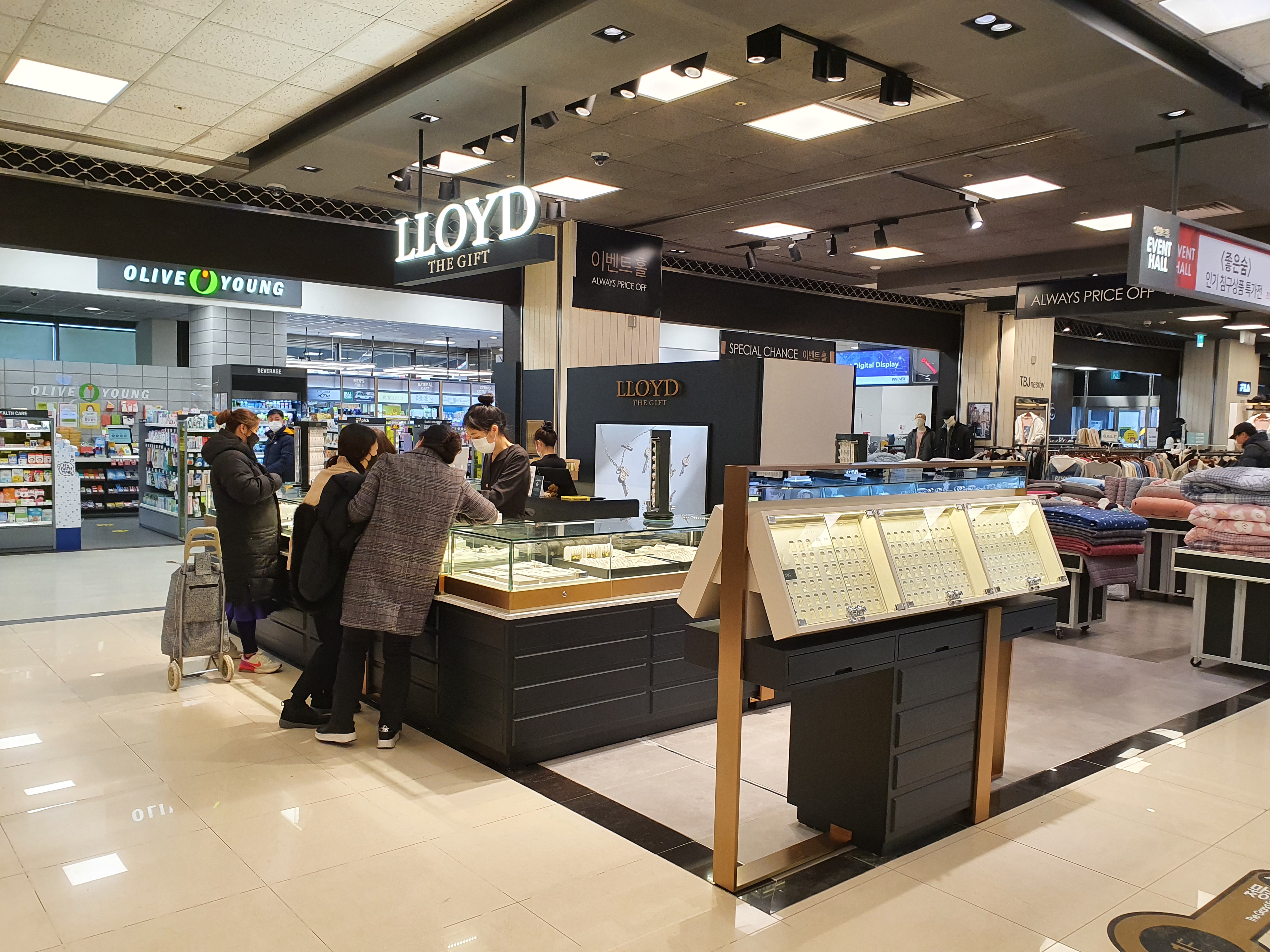 로이드 뉴코아아울렛 인천논현점