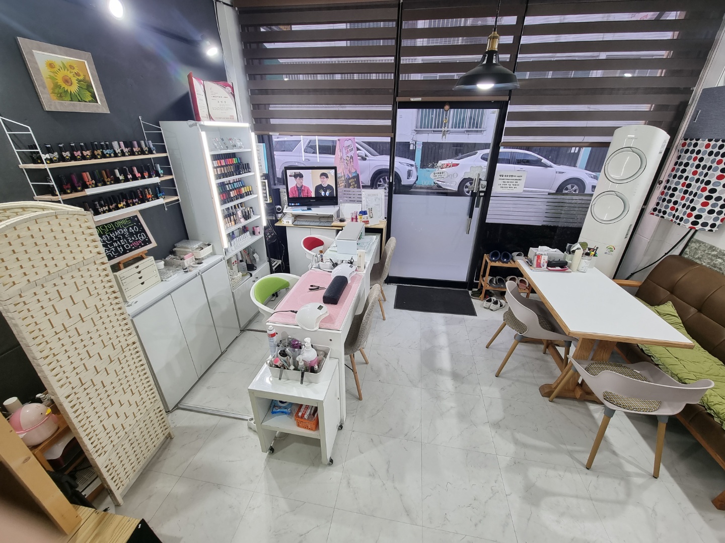 NaiI Kong's 대표 이미지