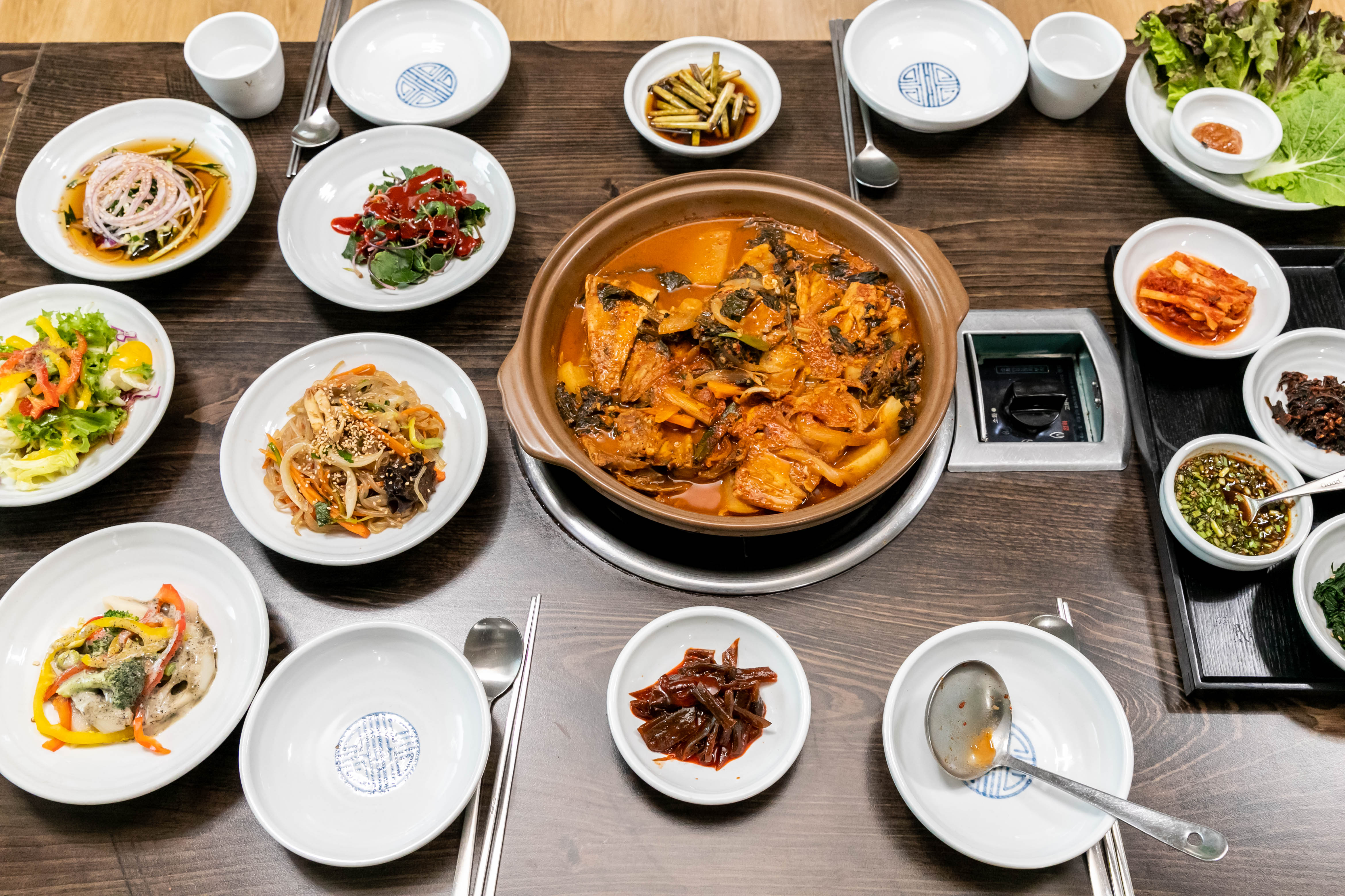 Jinpum set (braised mackerel with gondre and stone-pot rice)