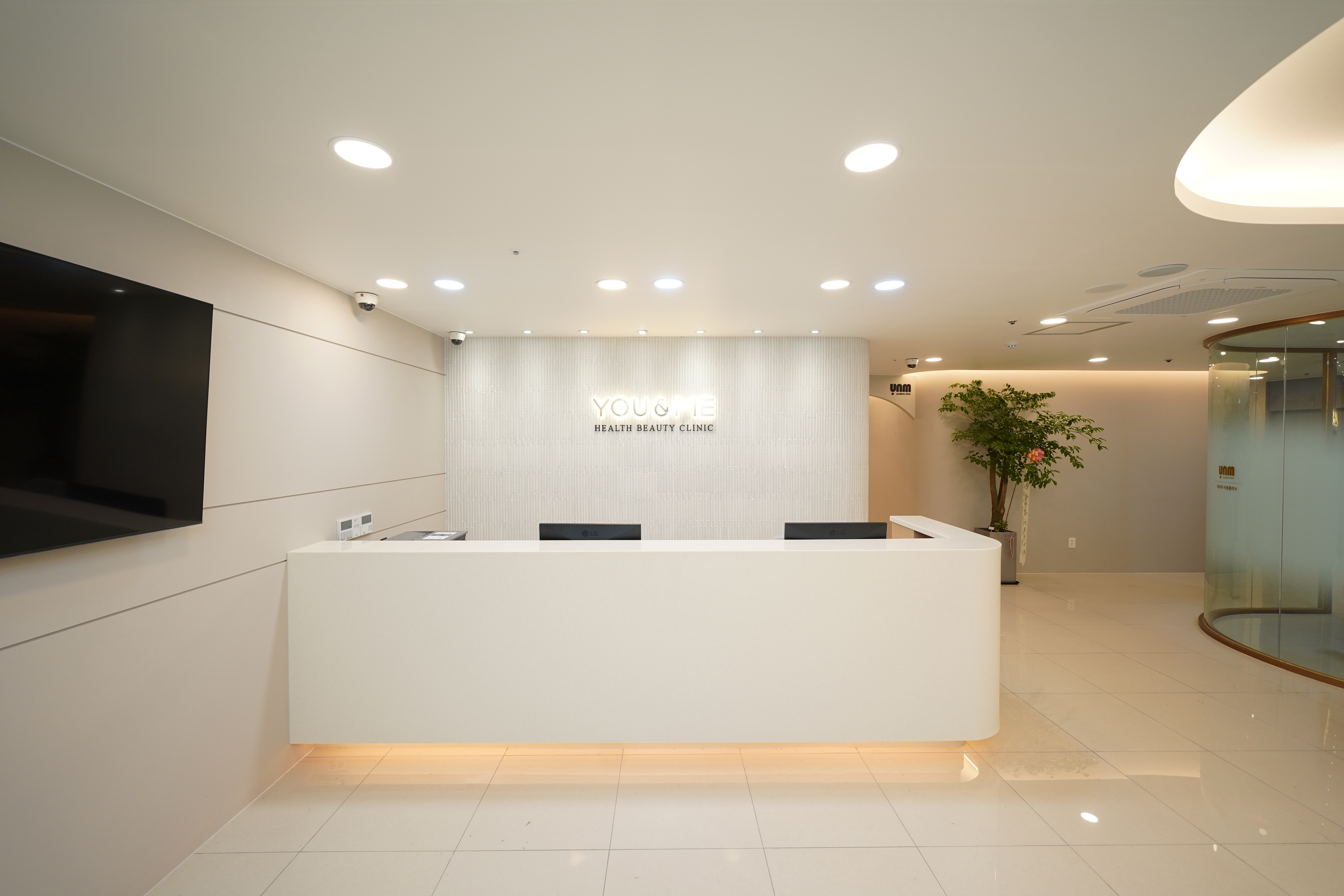 유앤미의원 홍대입구역 대표 이미지