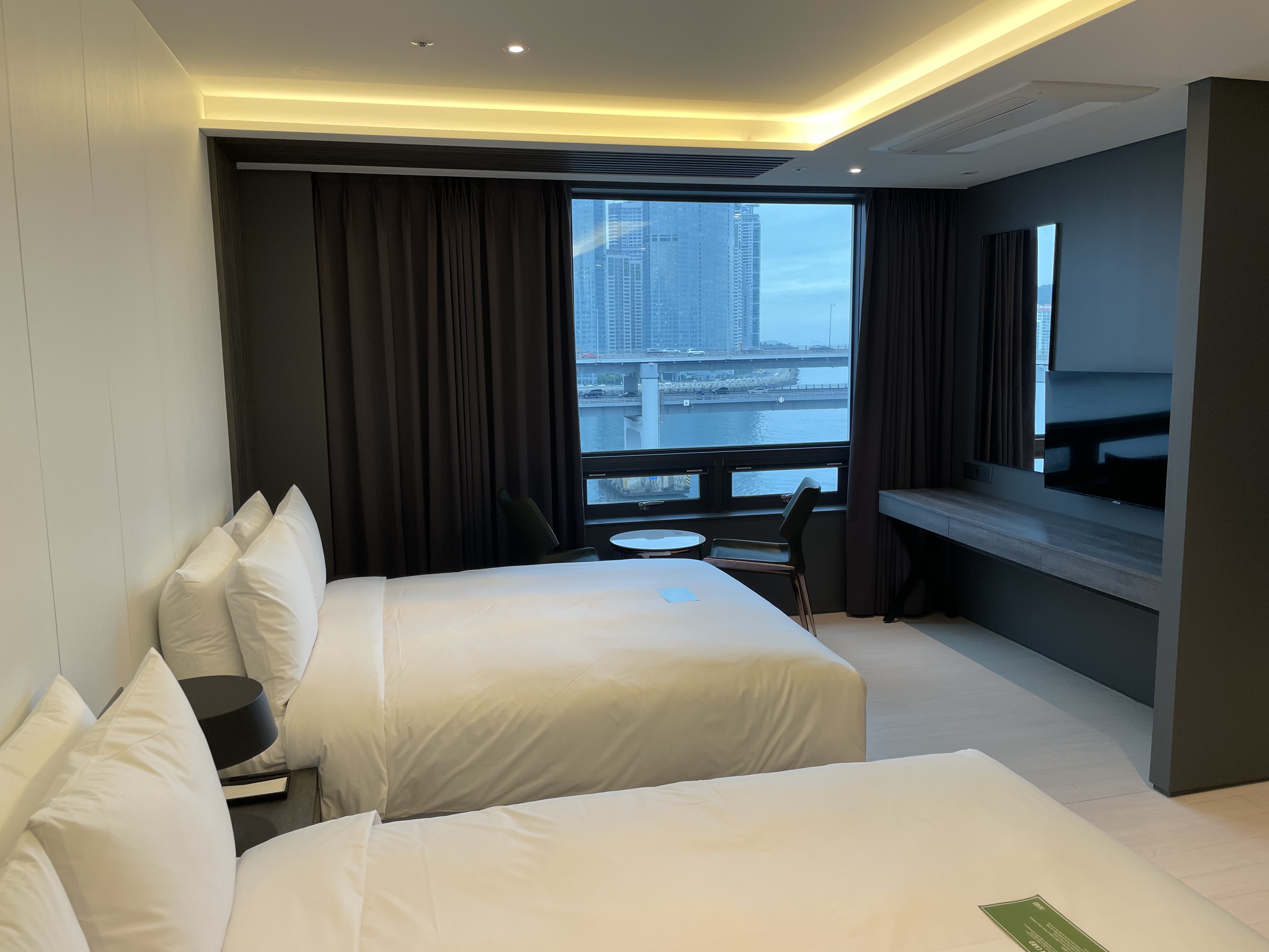 AG405 HOTEL