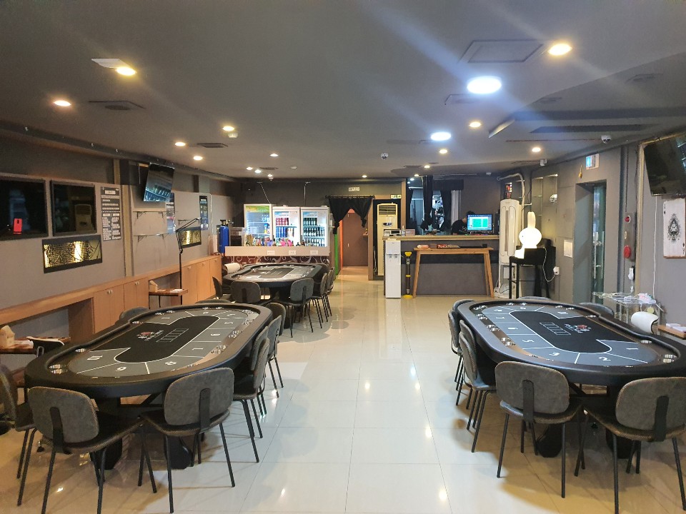 파이널나인 부산 홀덤펍 경성대점