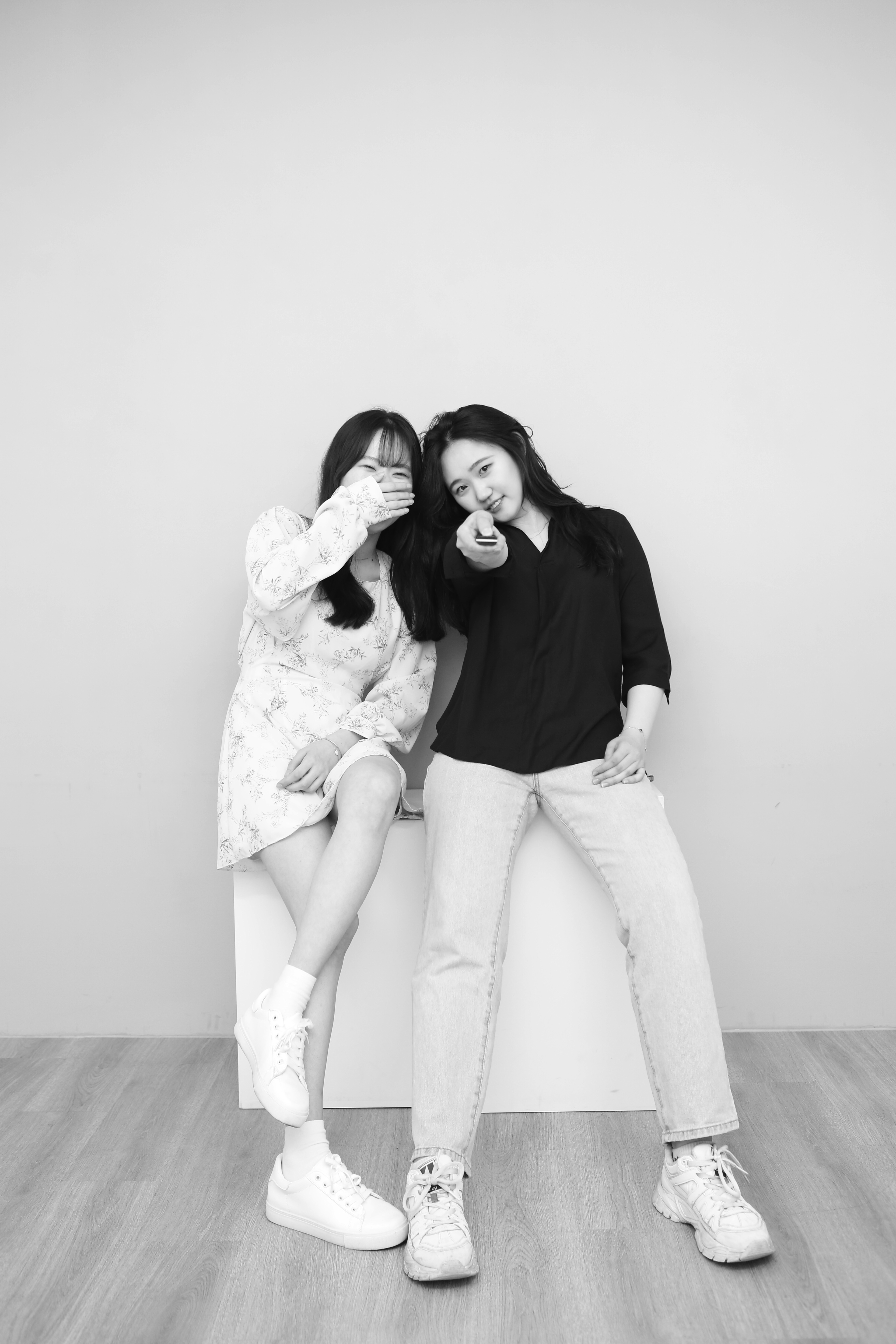 홍대 셀프사진관 데이트코스 흑백공간