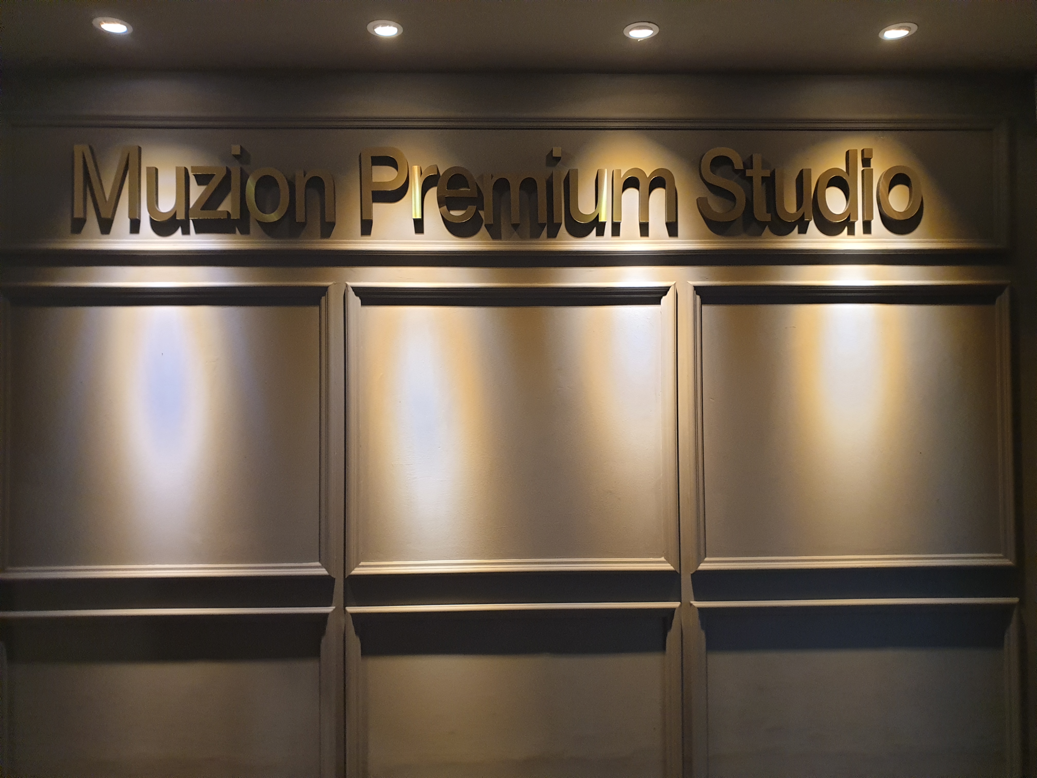 2번째 스튜디오 사진