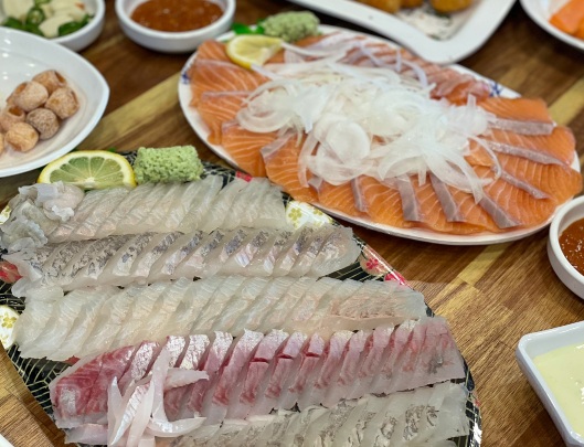 쨍하고 회뜰날