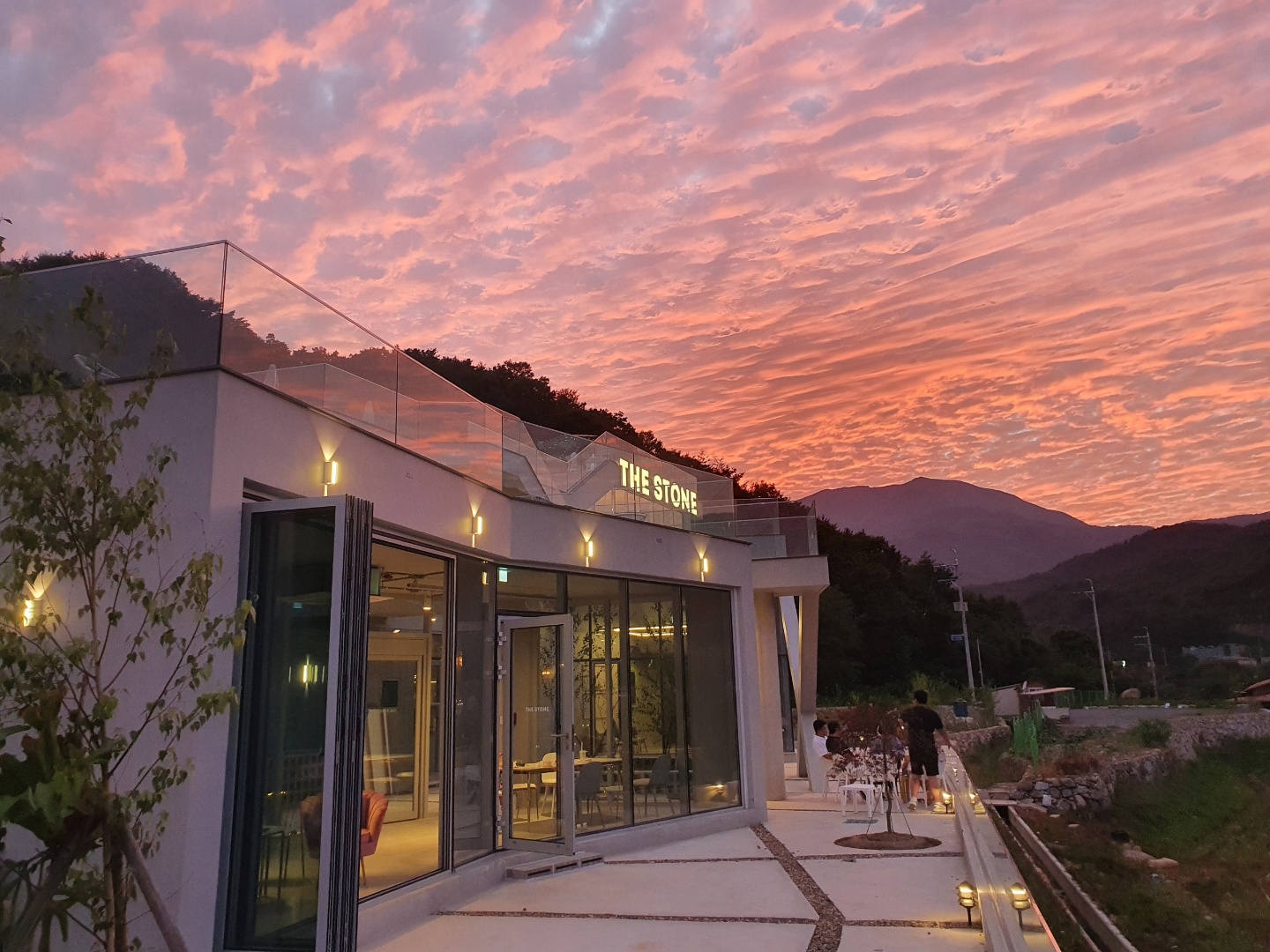 더 스톤