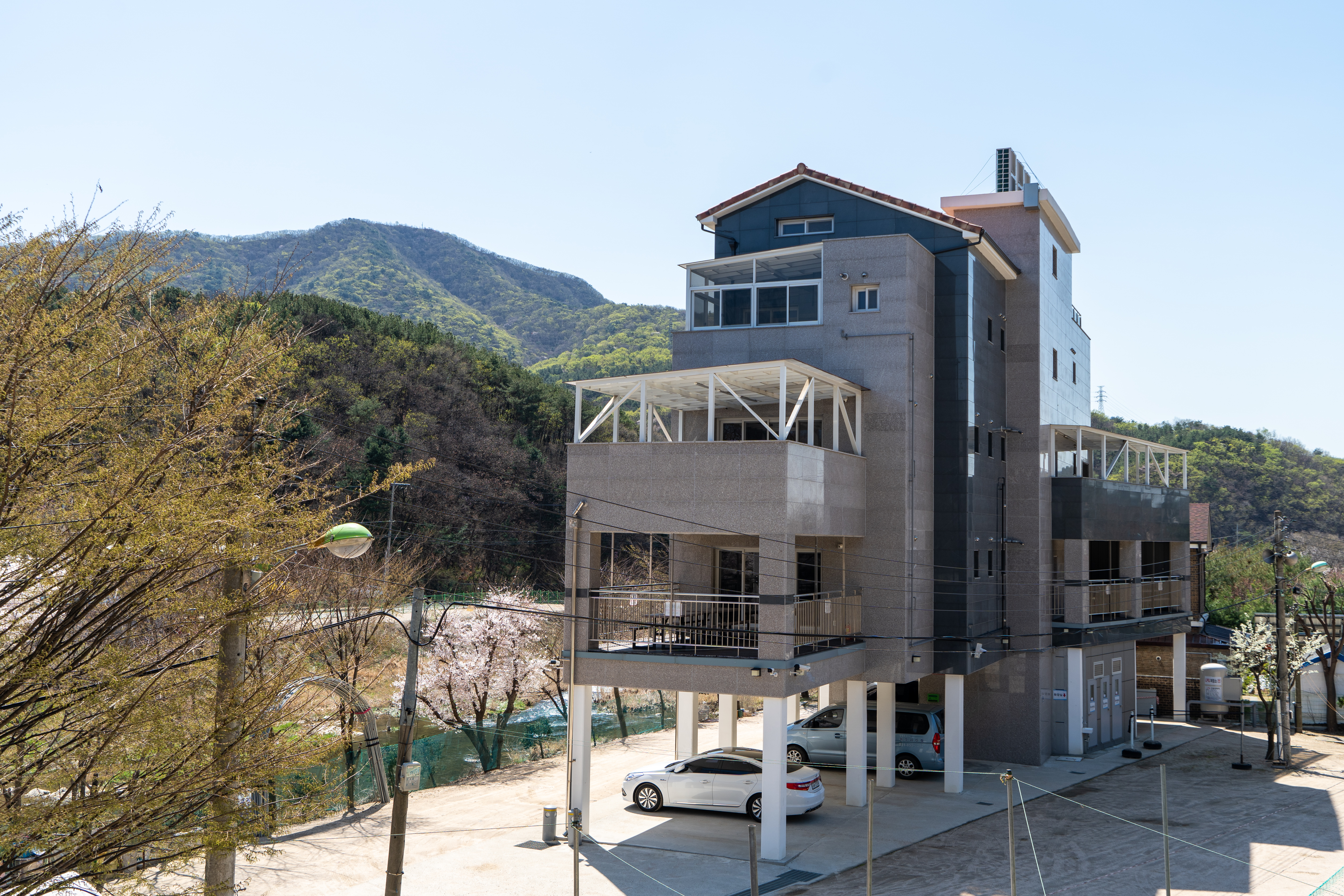 꾀꼬리산장 힐링펜션 & 계곡 힐링식당