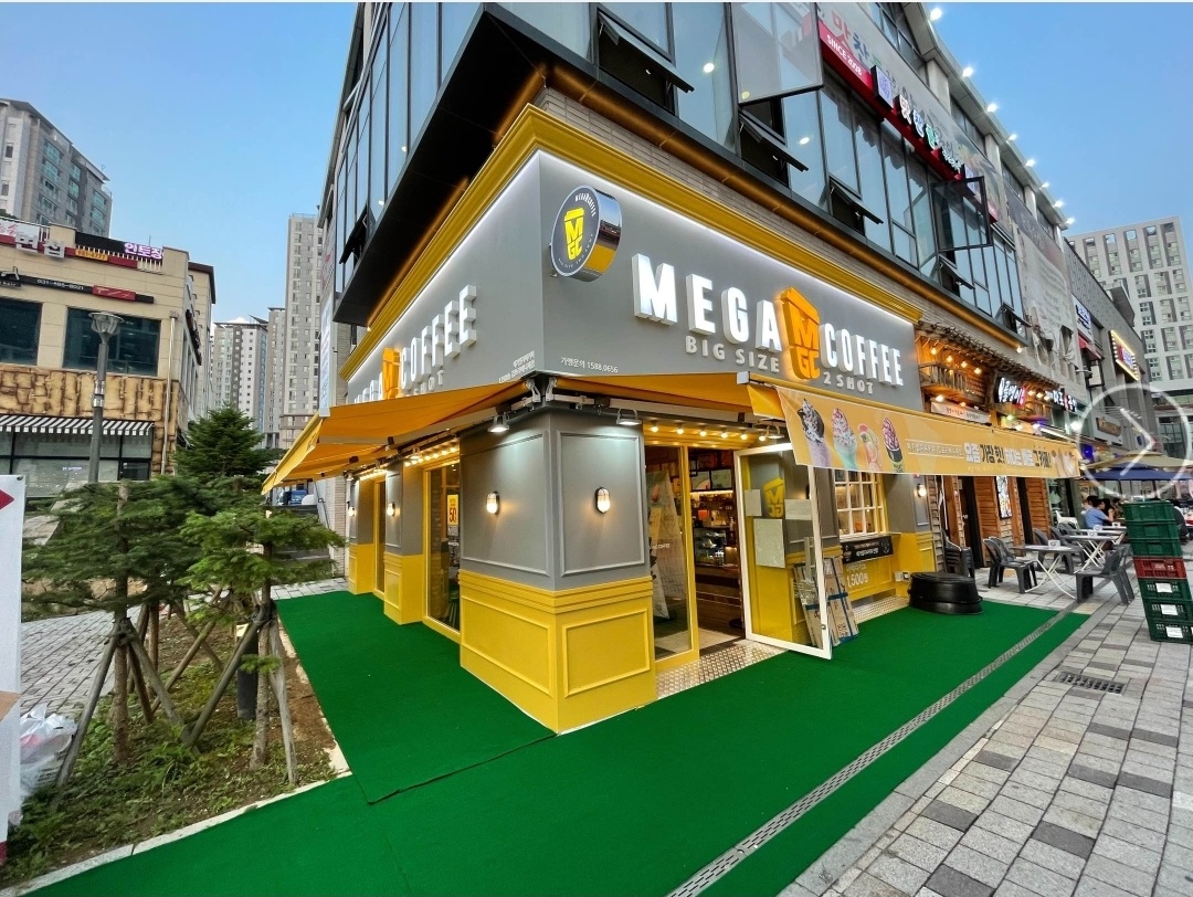 메가MGC커피 김포라베니체점 내부 또는 관련 모습