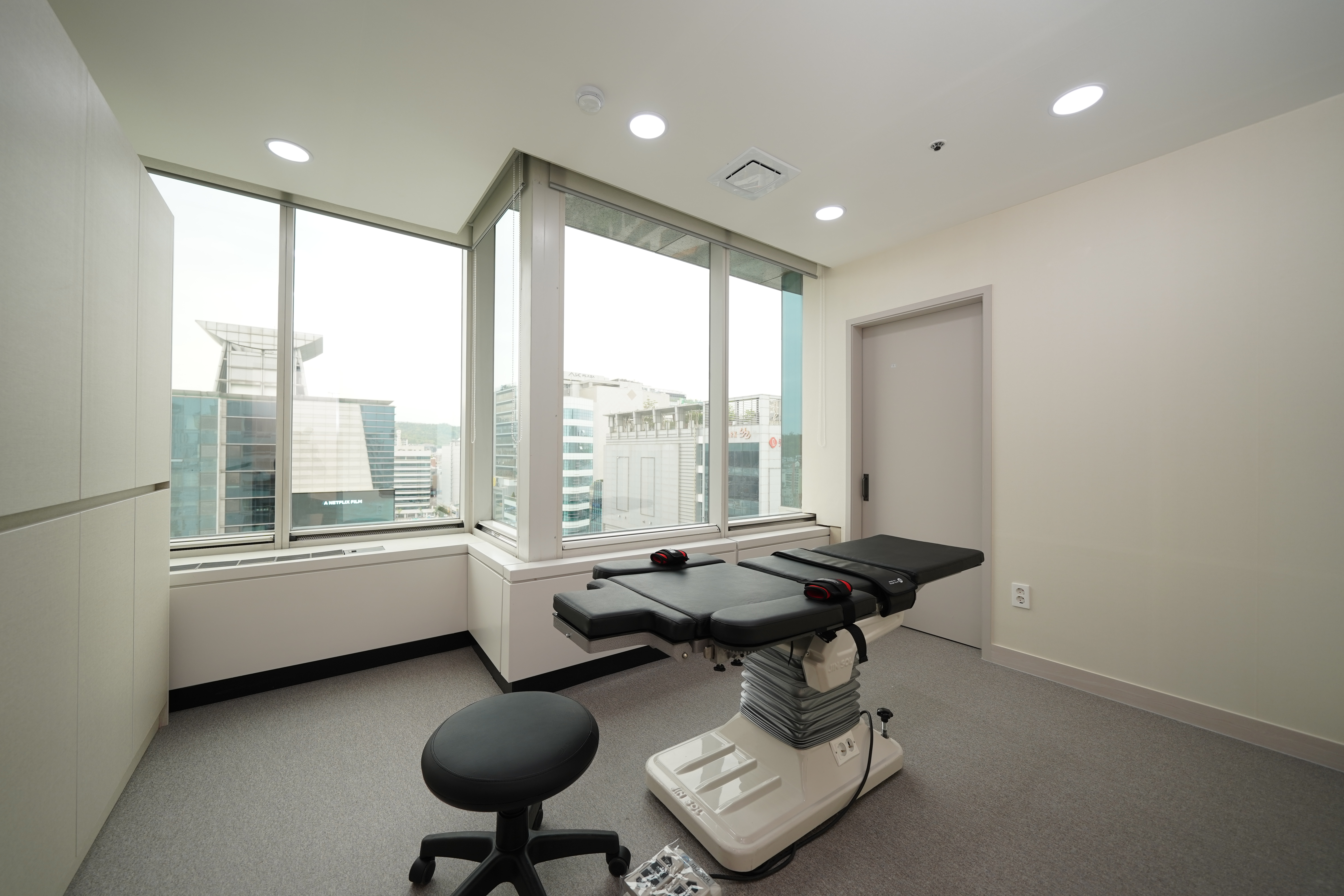 유앤미의원 홍대입구역 대표 이미지