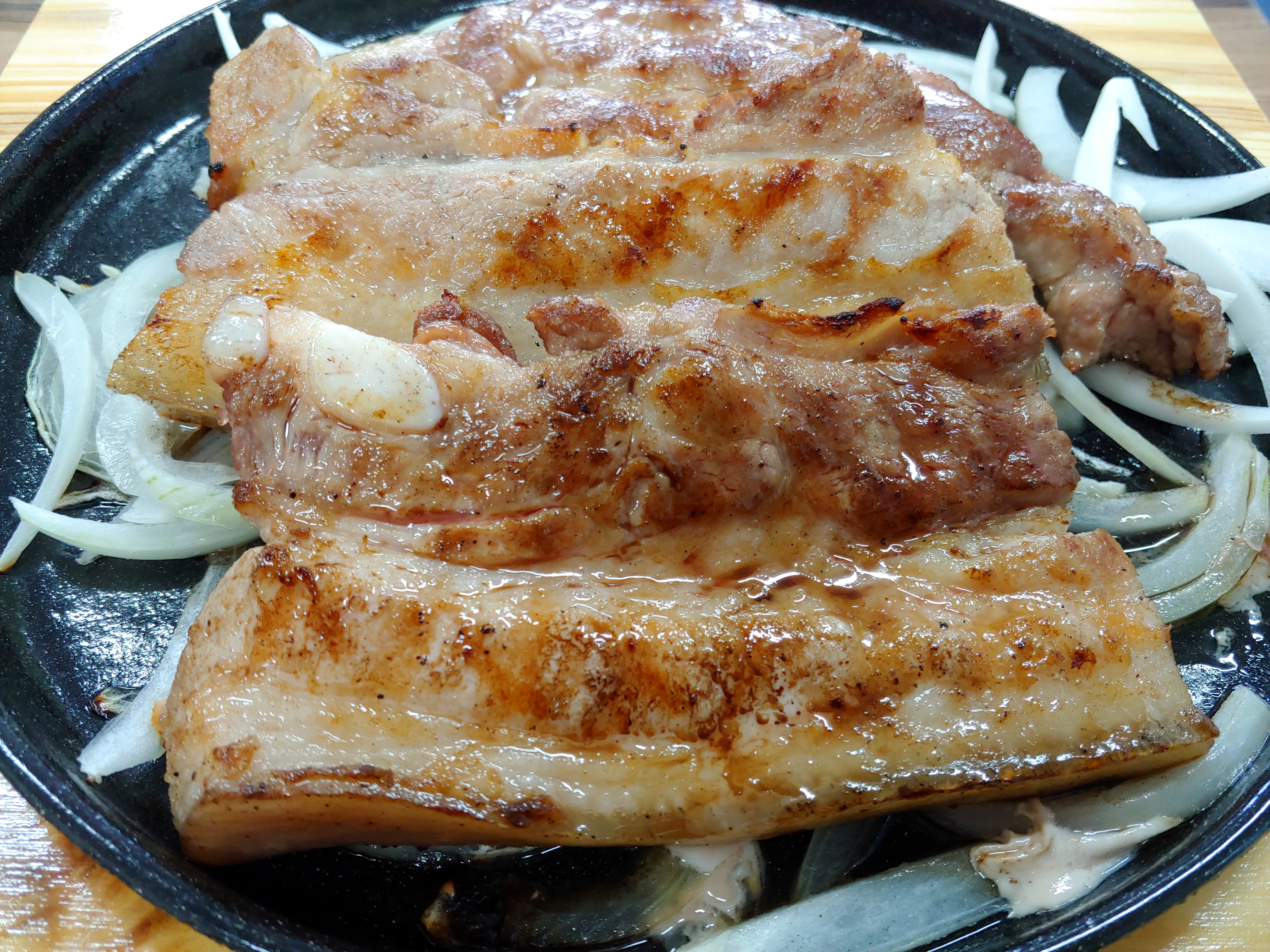 꺼먹돼지