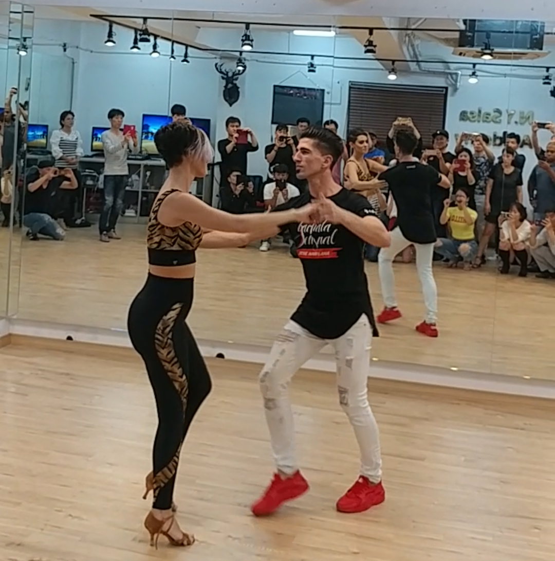 NY살사바차타댄스학원