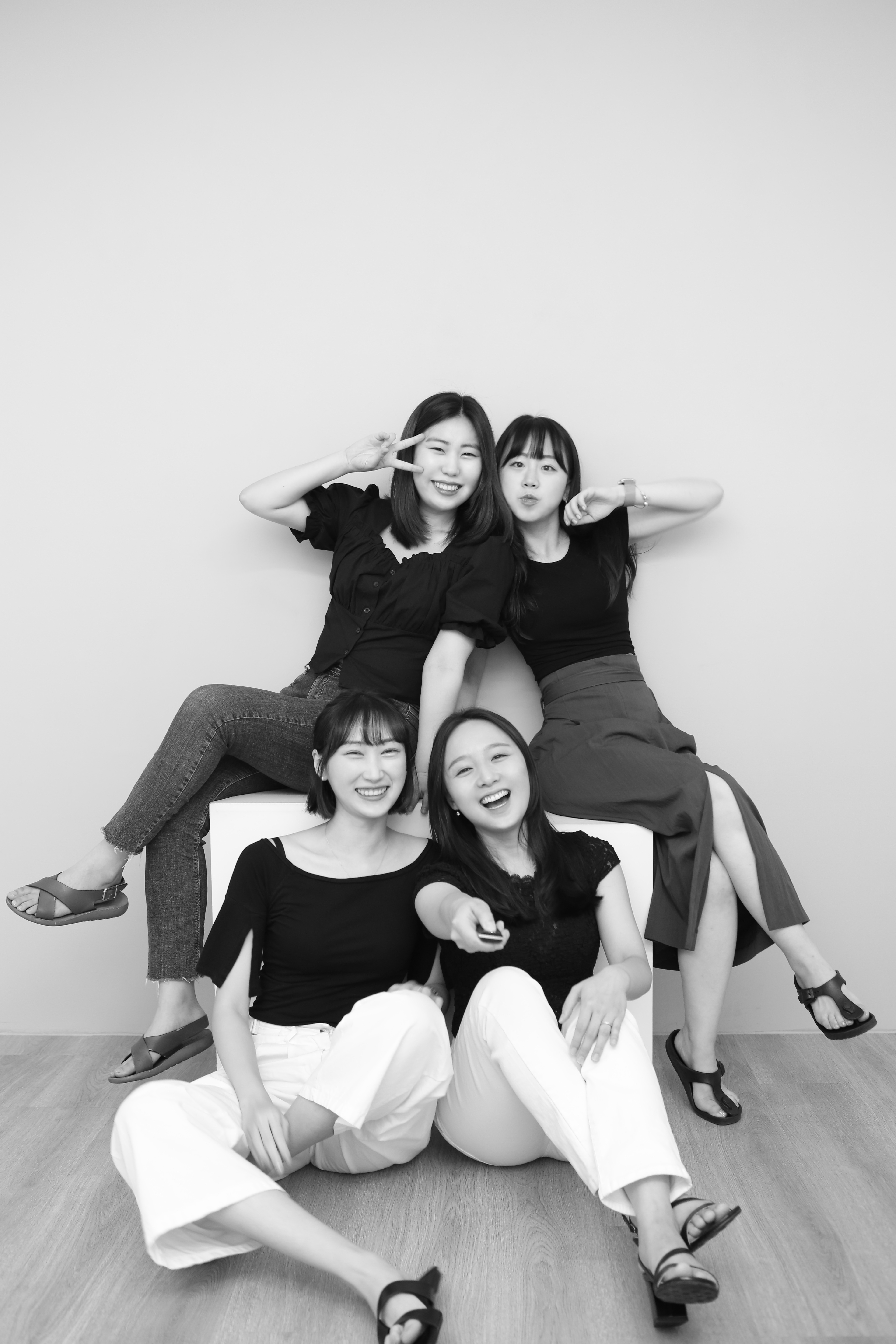 홍대 셀프사진관 데이트코스 흑백공간
