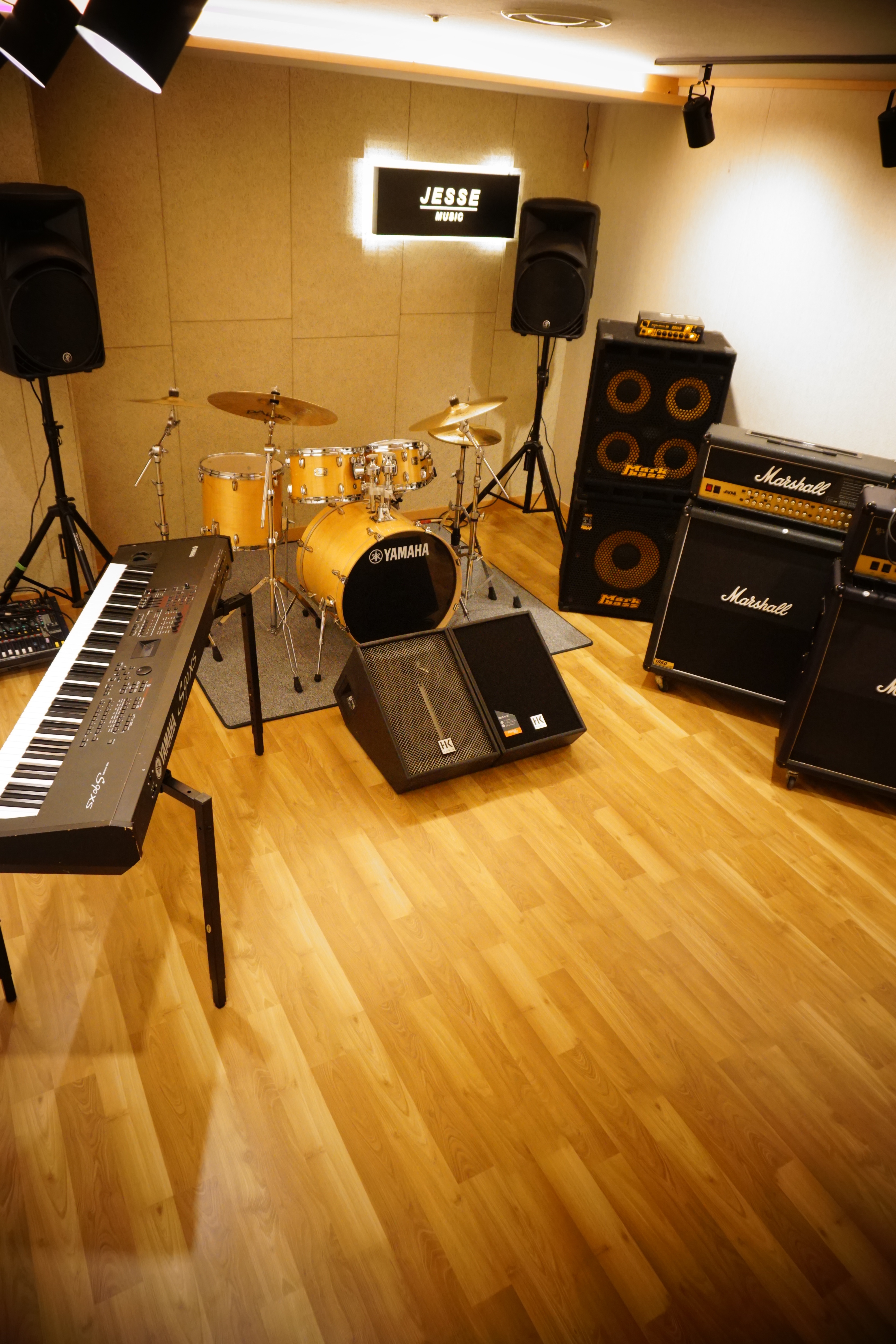 1번째 스튜디오 사진