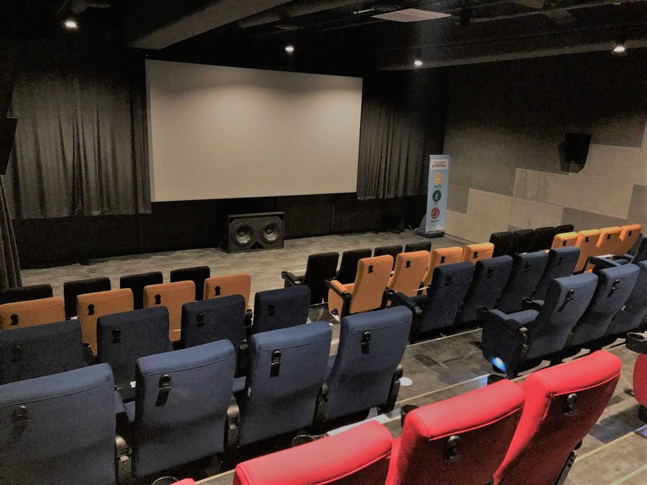 BNK부산은행 아트시네마 모퉁이극장