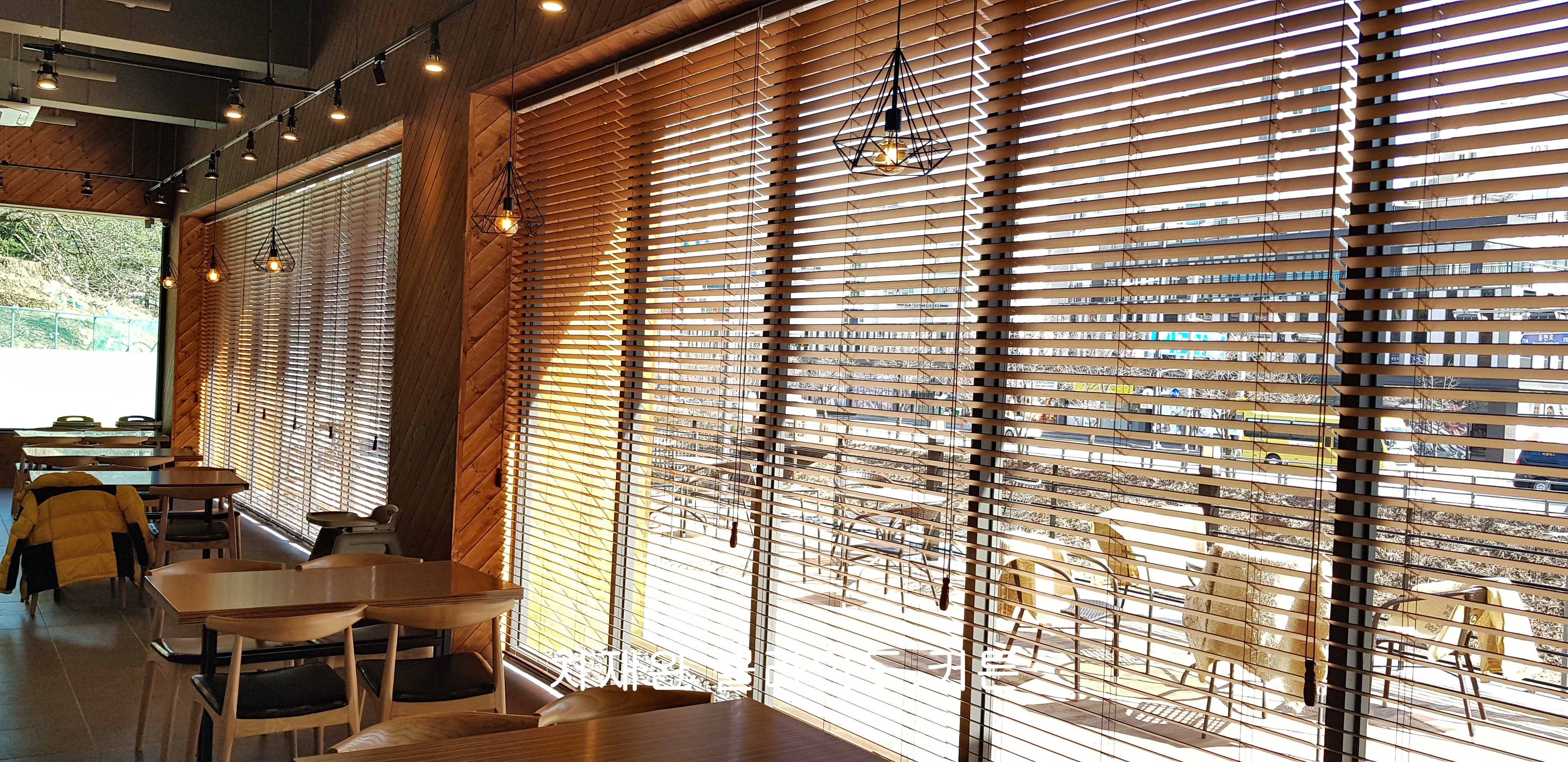 차재완 커튼 대표 이미지