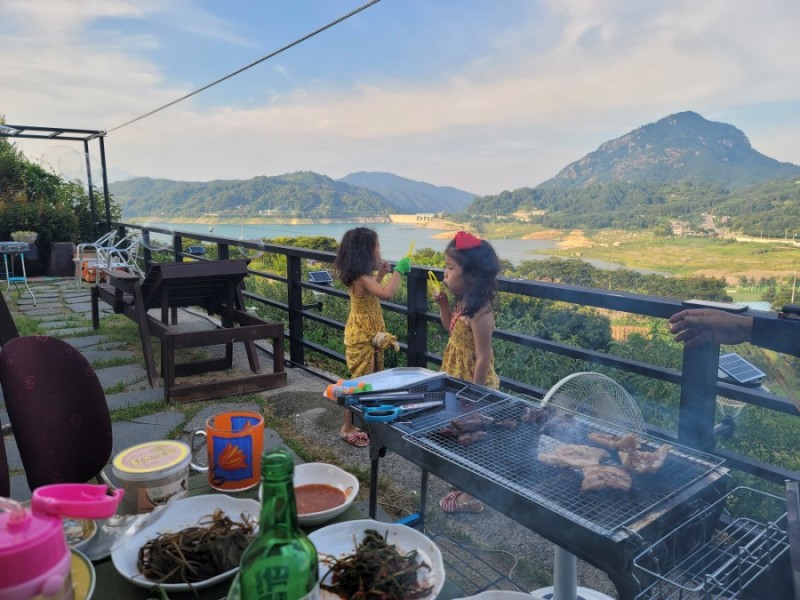 황매산 문워크 카라반 펜션 캠핑