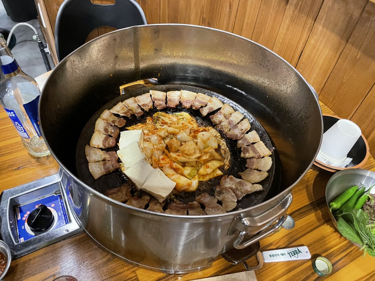 무쇠김치삼겹 동성로점