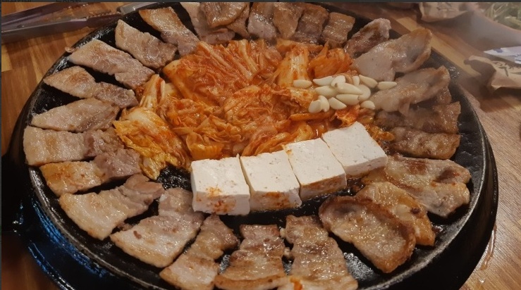 무쇠김치삼겹