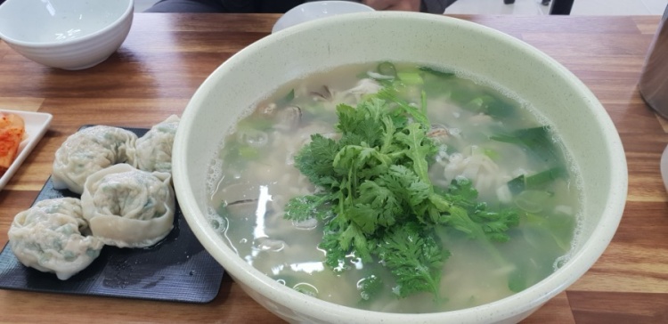 총각네칼국수보쌈
