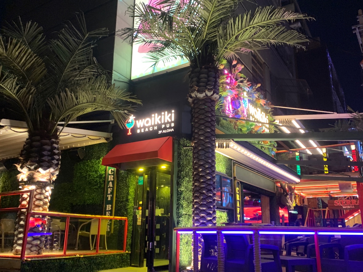 Waikiki Beach Pub