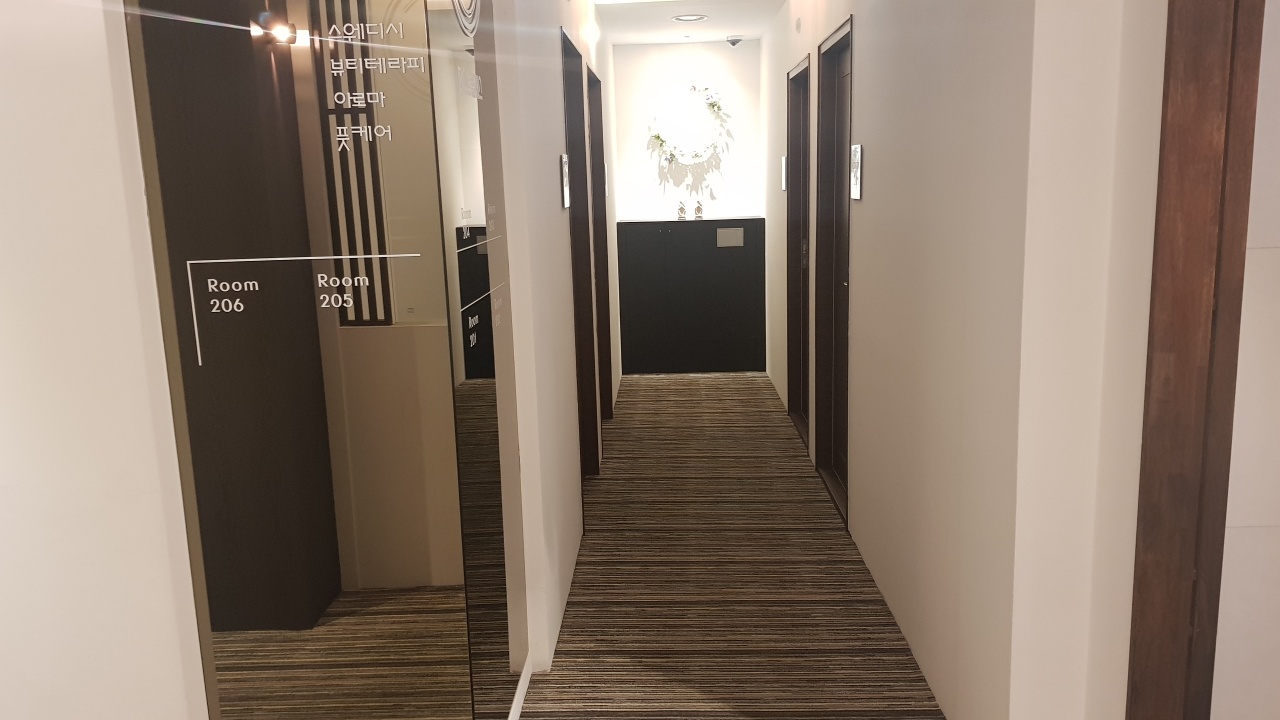 퍼스트클래스 photo 6