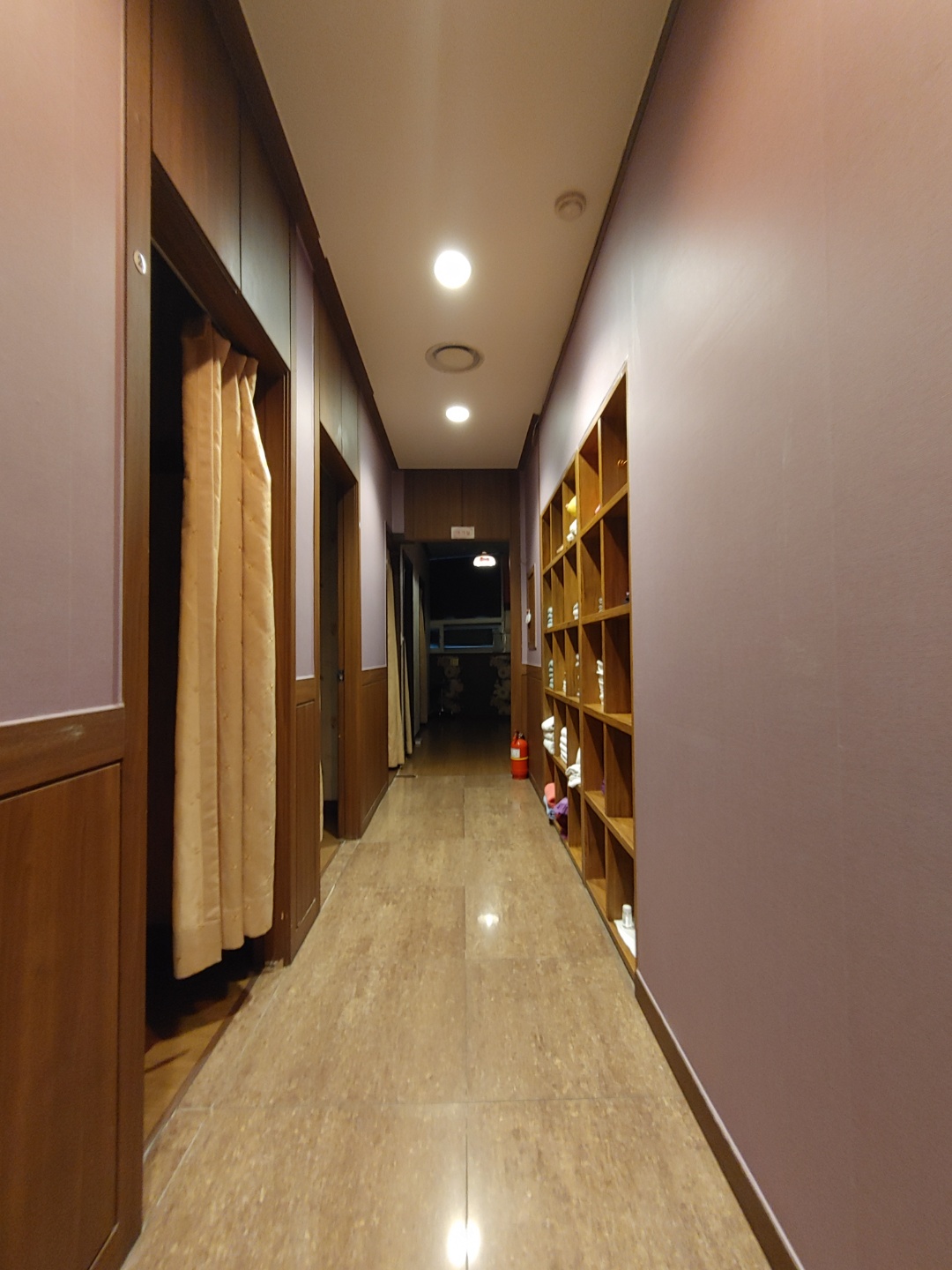 황실 photo 3