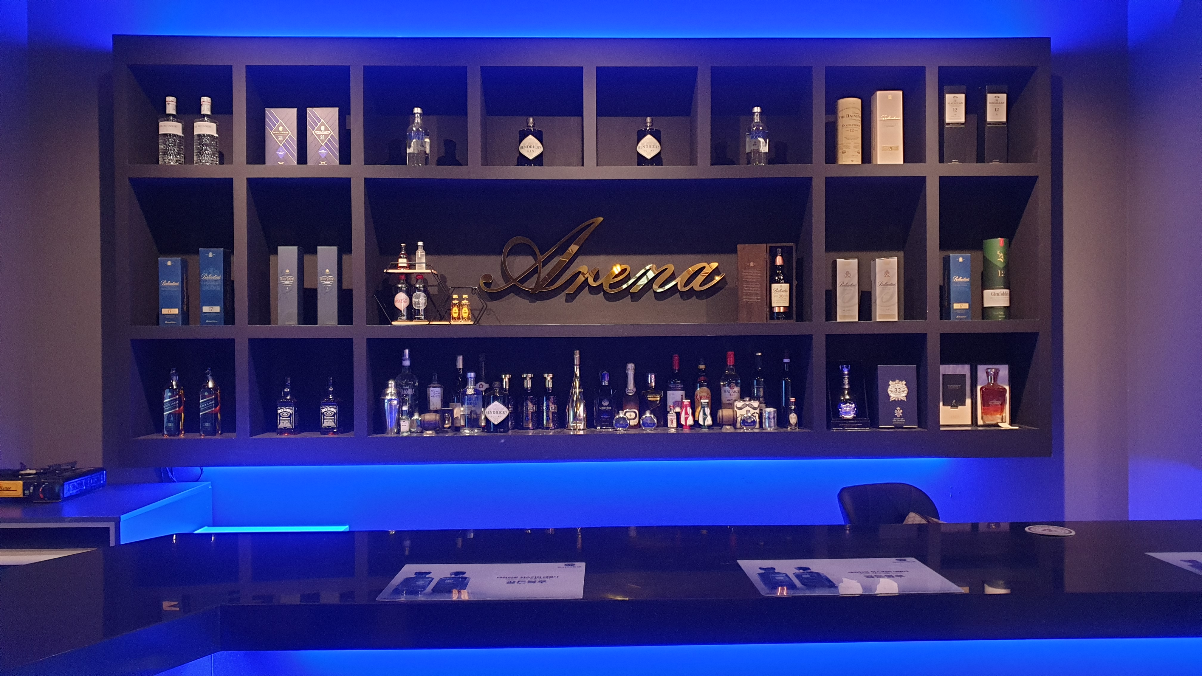 아레나홀덤펍&BAR