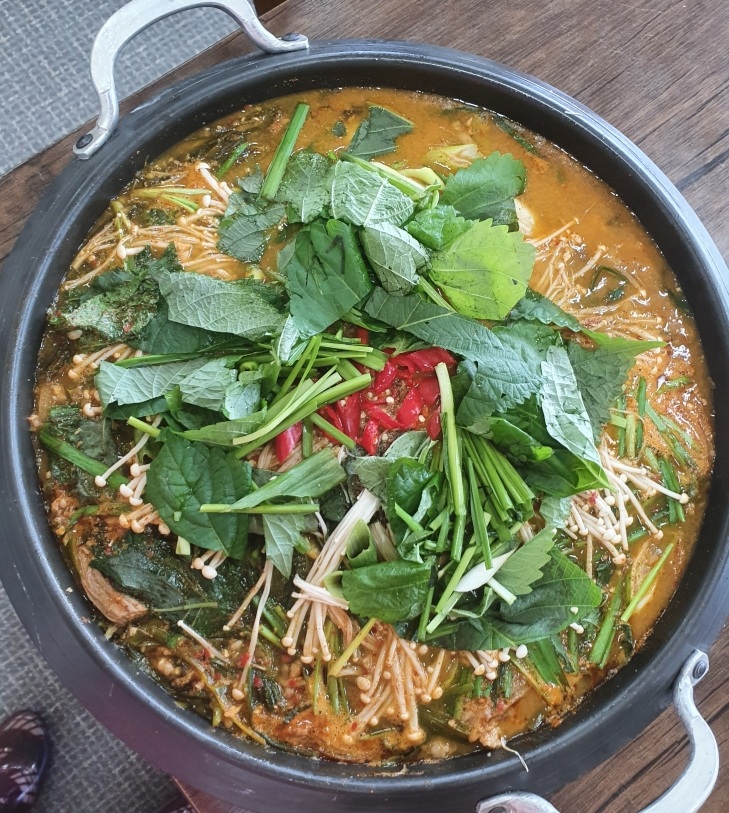 100세흑염소전문점