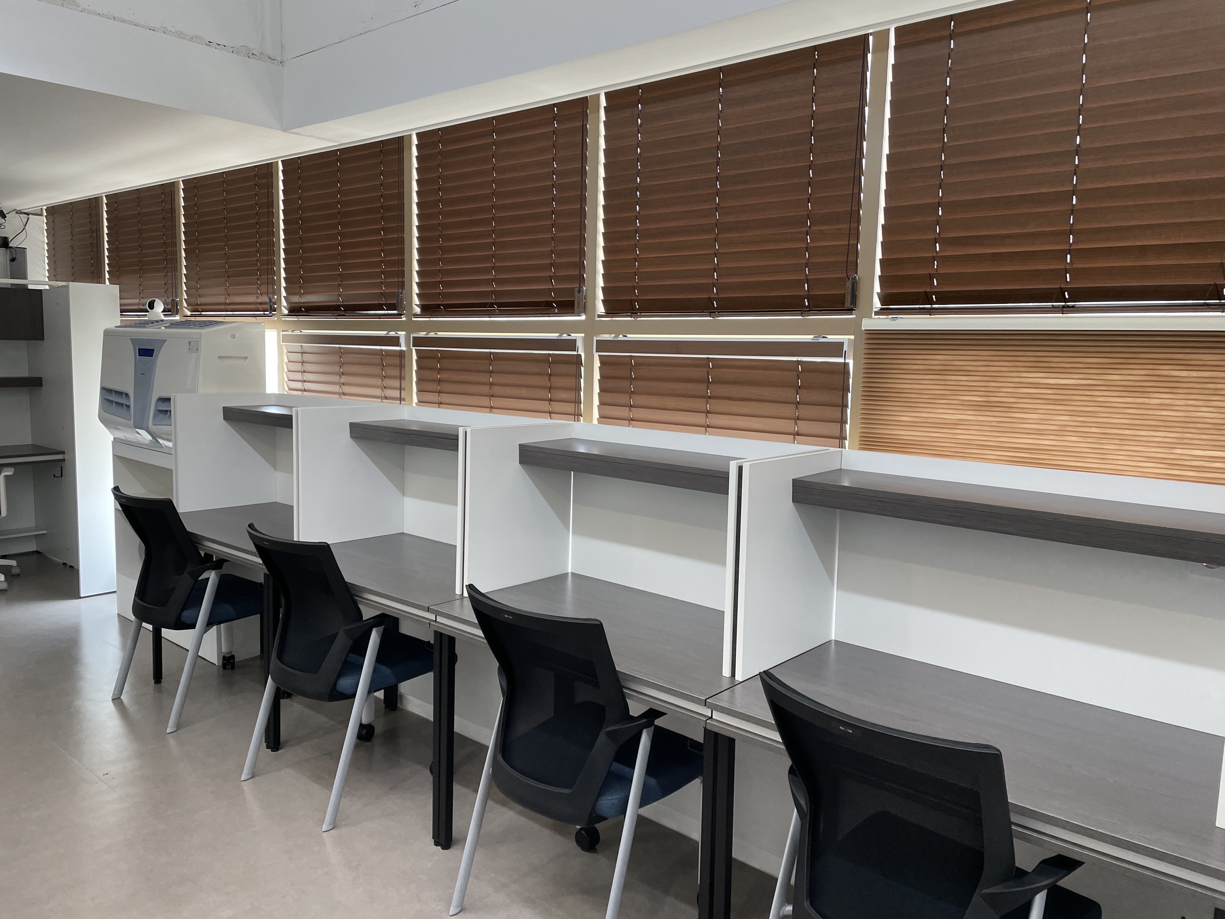 J 블라인드 대표 이미지