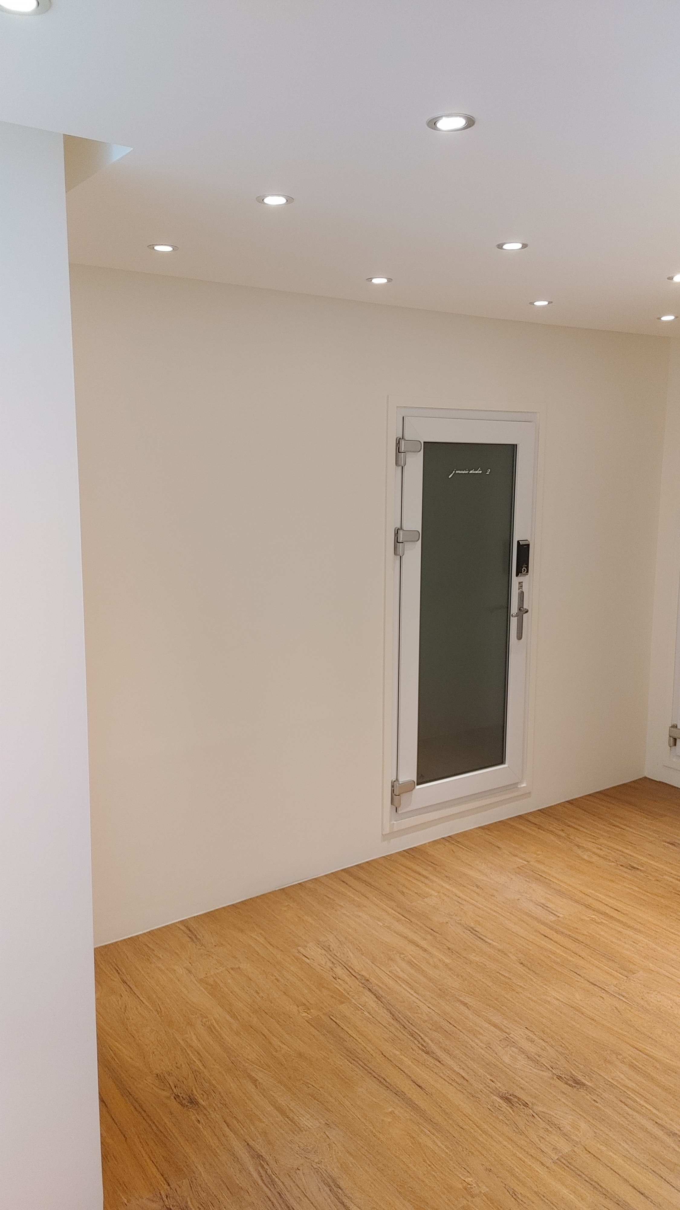 4번째 스튜디오 사진