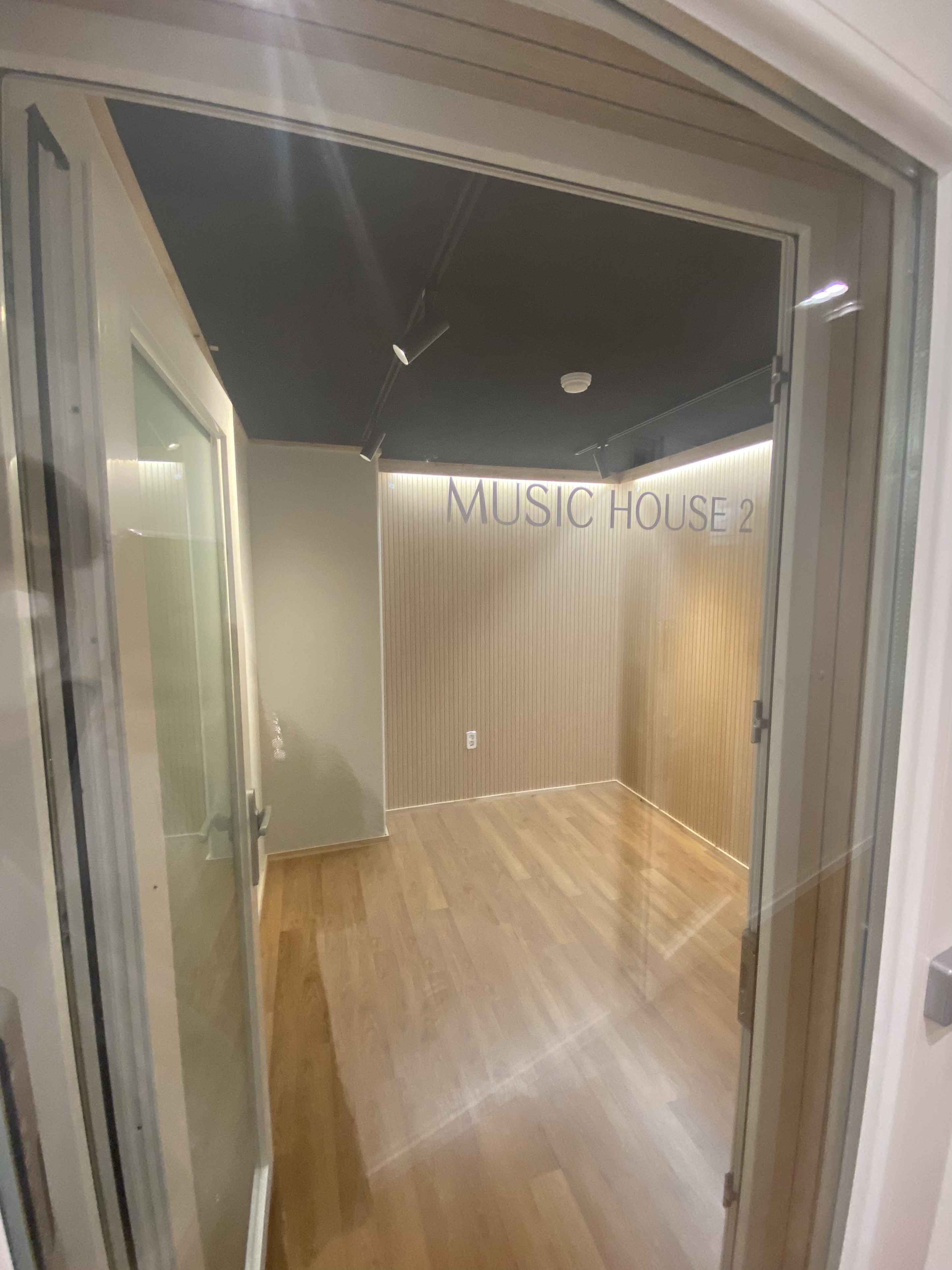 4번째 스튜디오 사진