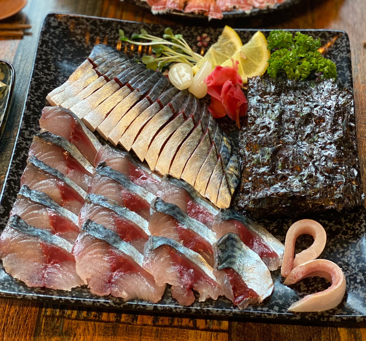 범하다