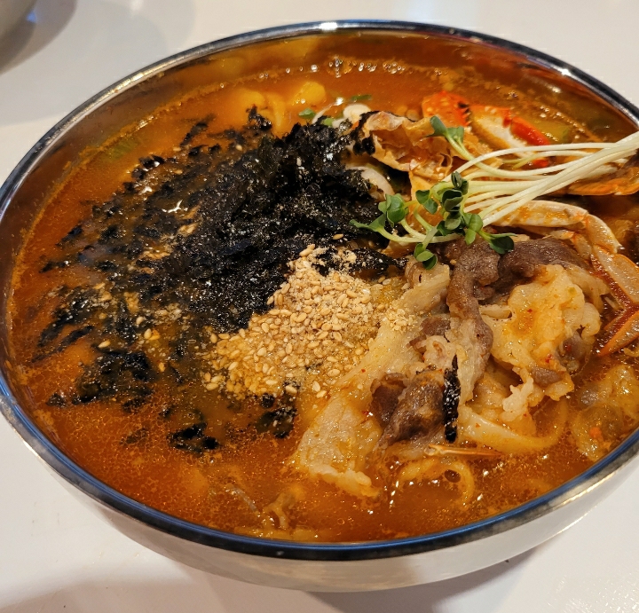 장칼국수와 냉면 만두 배곧점