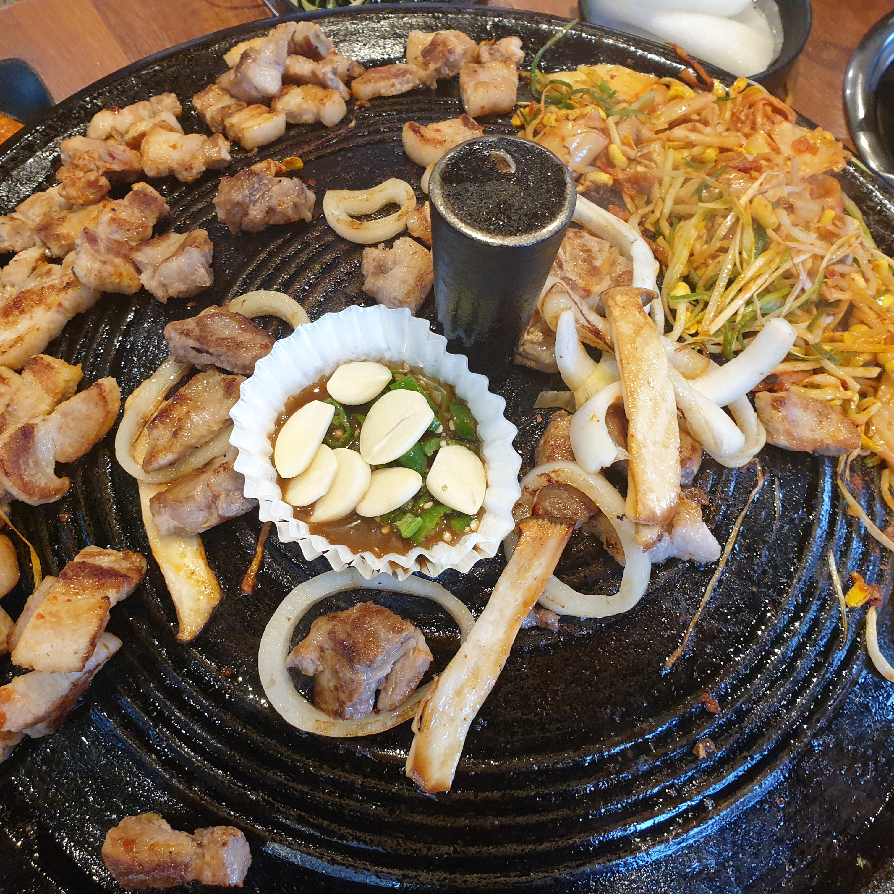 가까운 삼겹살전문점 경기 구리시 오겹살 돼지껍데기 돼지뒷고기 항정살 통삼겹 한돈 목살 솥뚜껑삼겹살 뚜삼