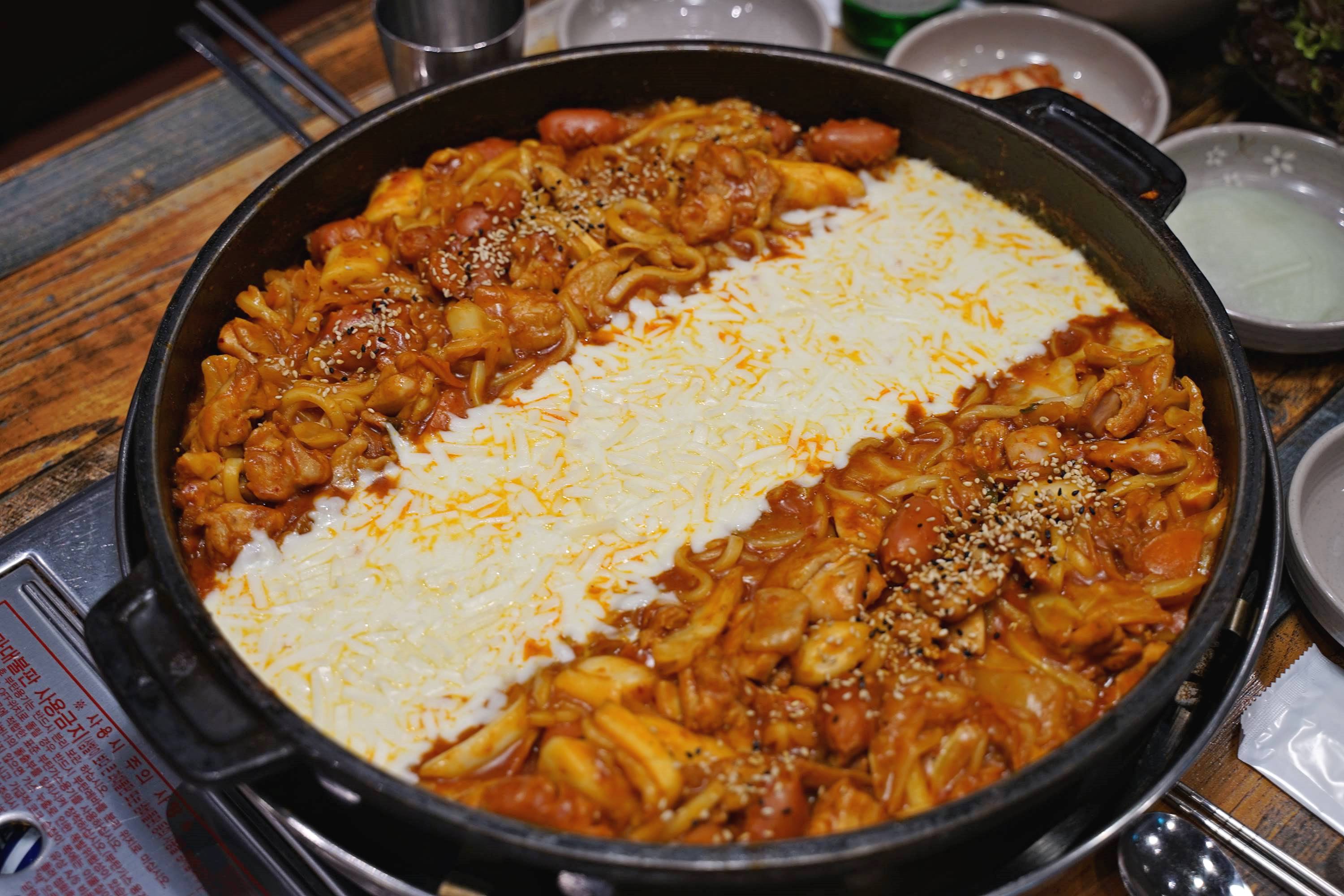고수닭갈비 AK플라자평택점 내부 또는 관련 모습