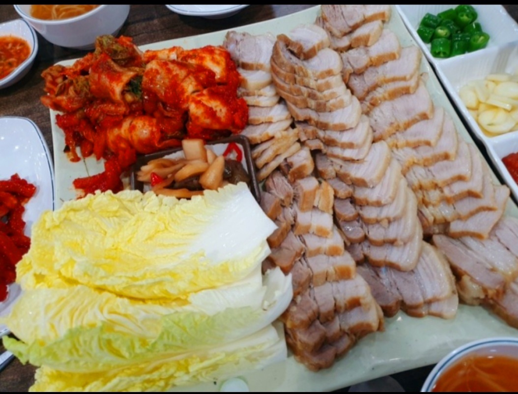 털보족발