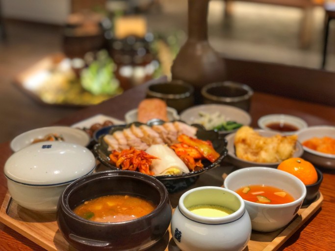 평상면옥 솥밥반상 두류네거리점