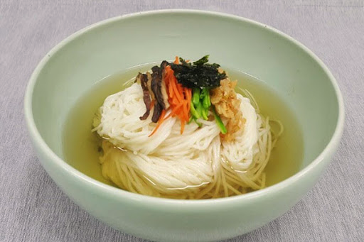 할매수구레국밥