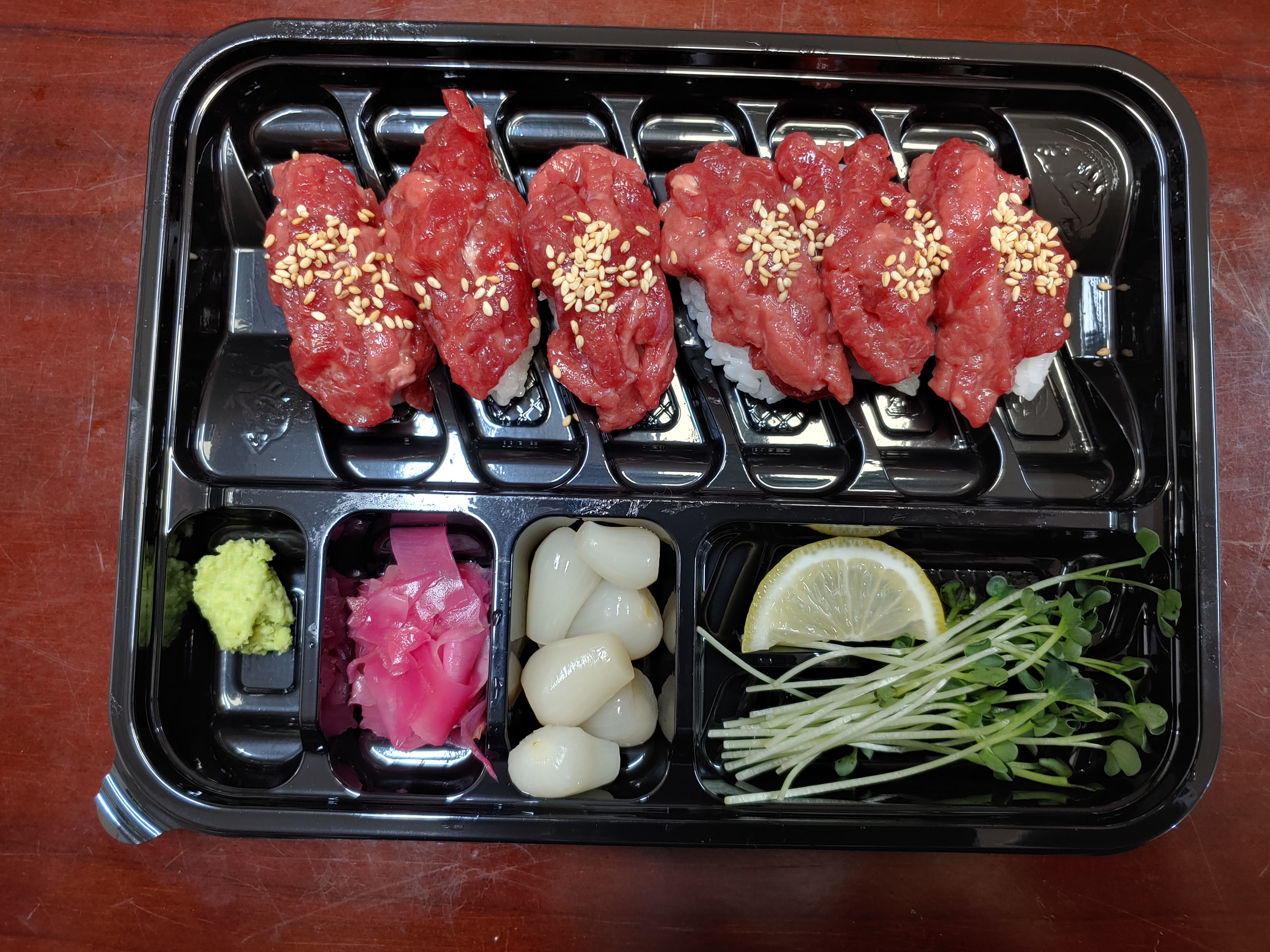 필 연어랑육회랑